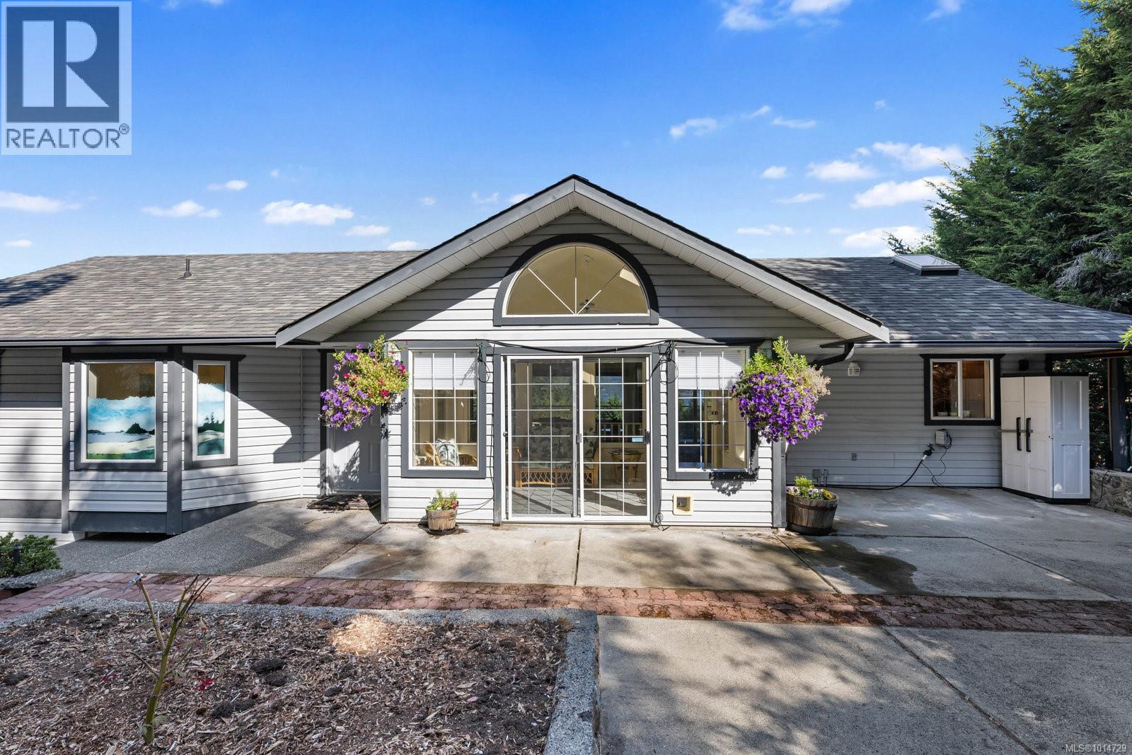 1319 Lands End Road, North Saanich