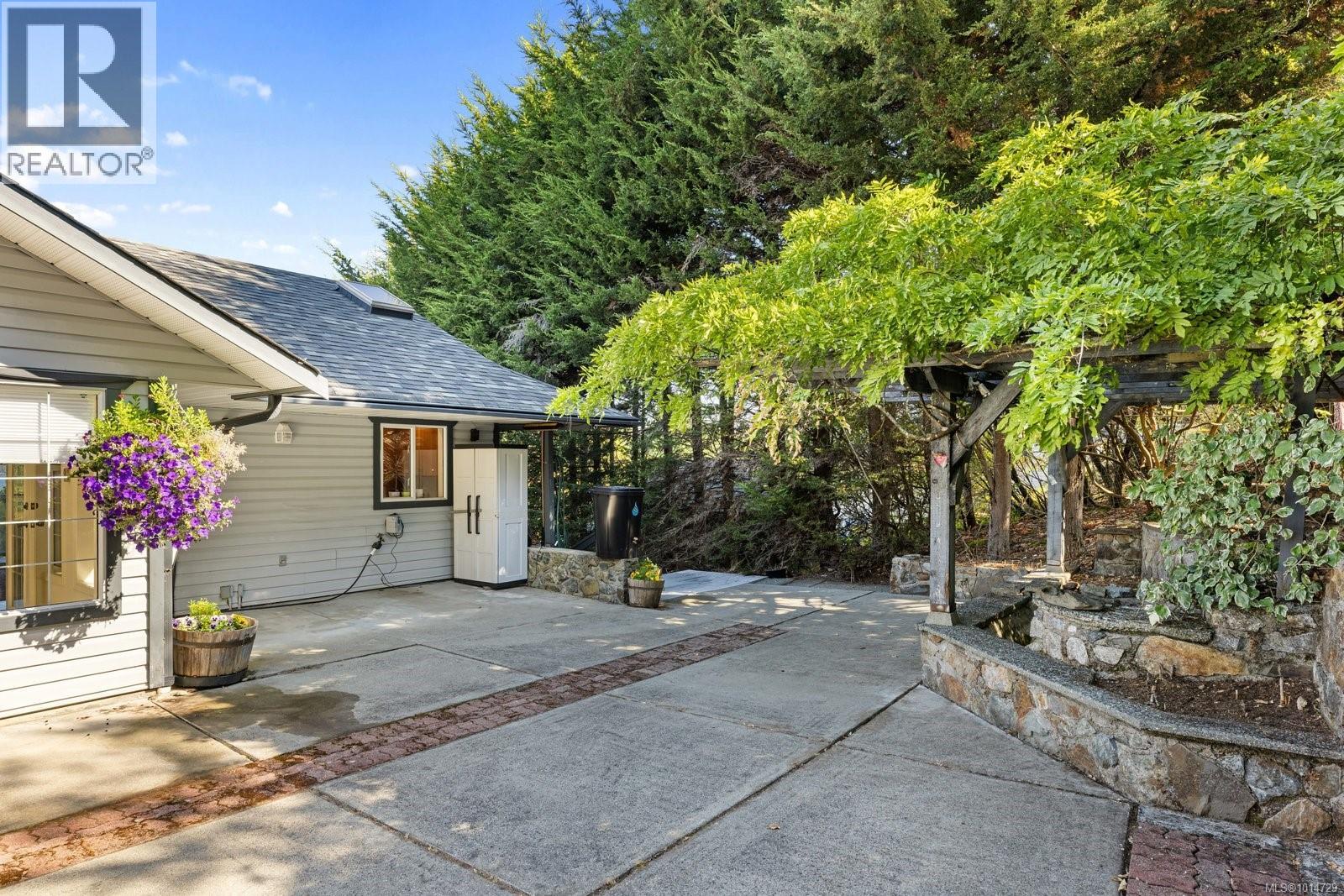  1319 Lands End Road, North Saanich