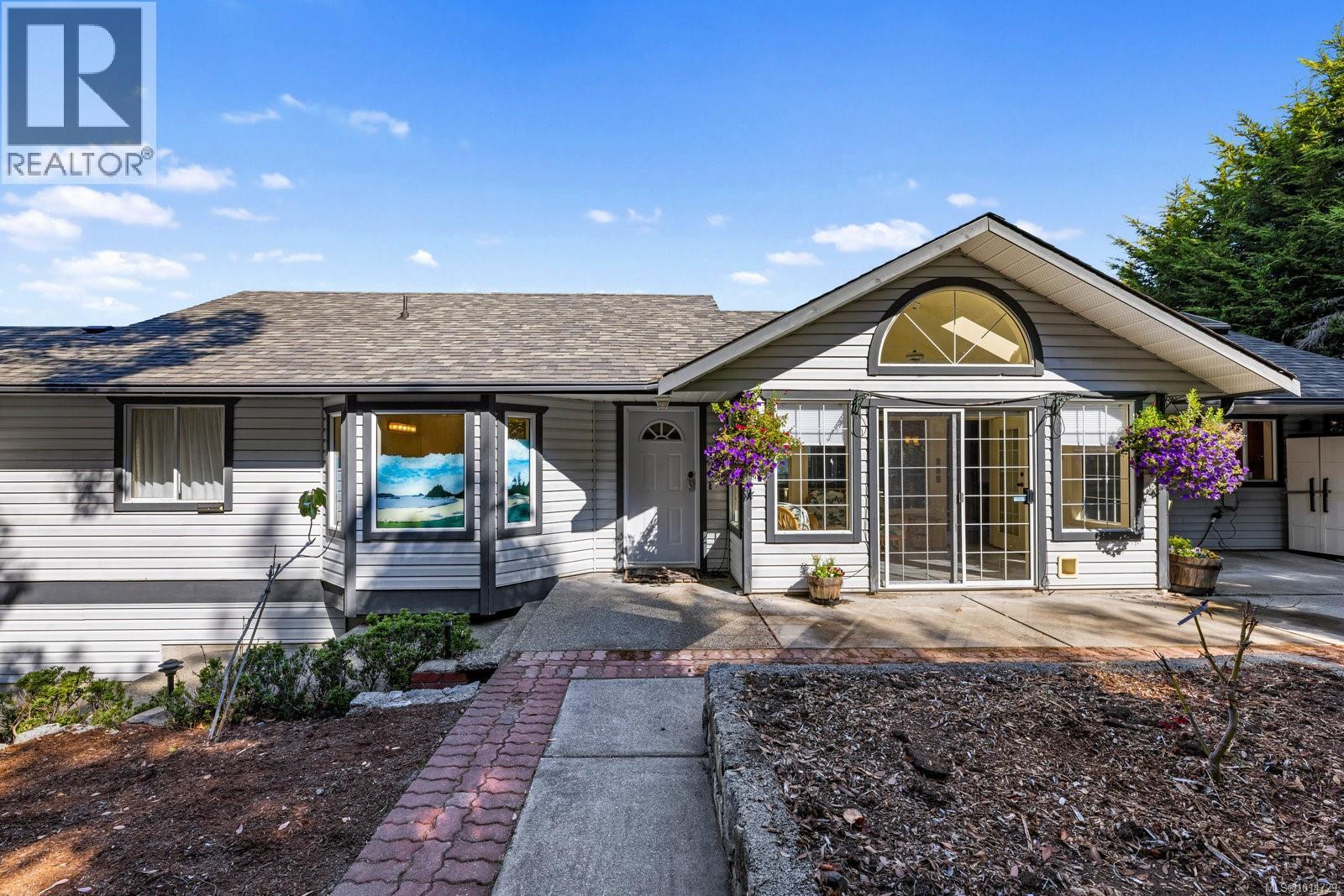  1319 Lands End Road, North Saanich