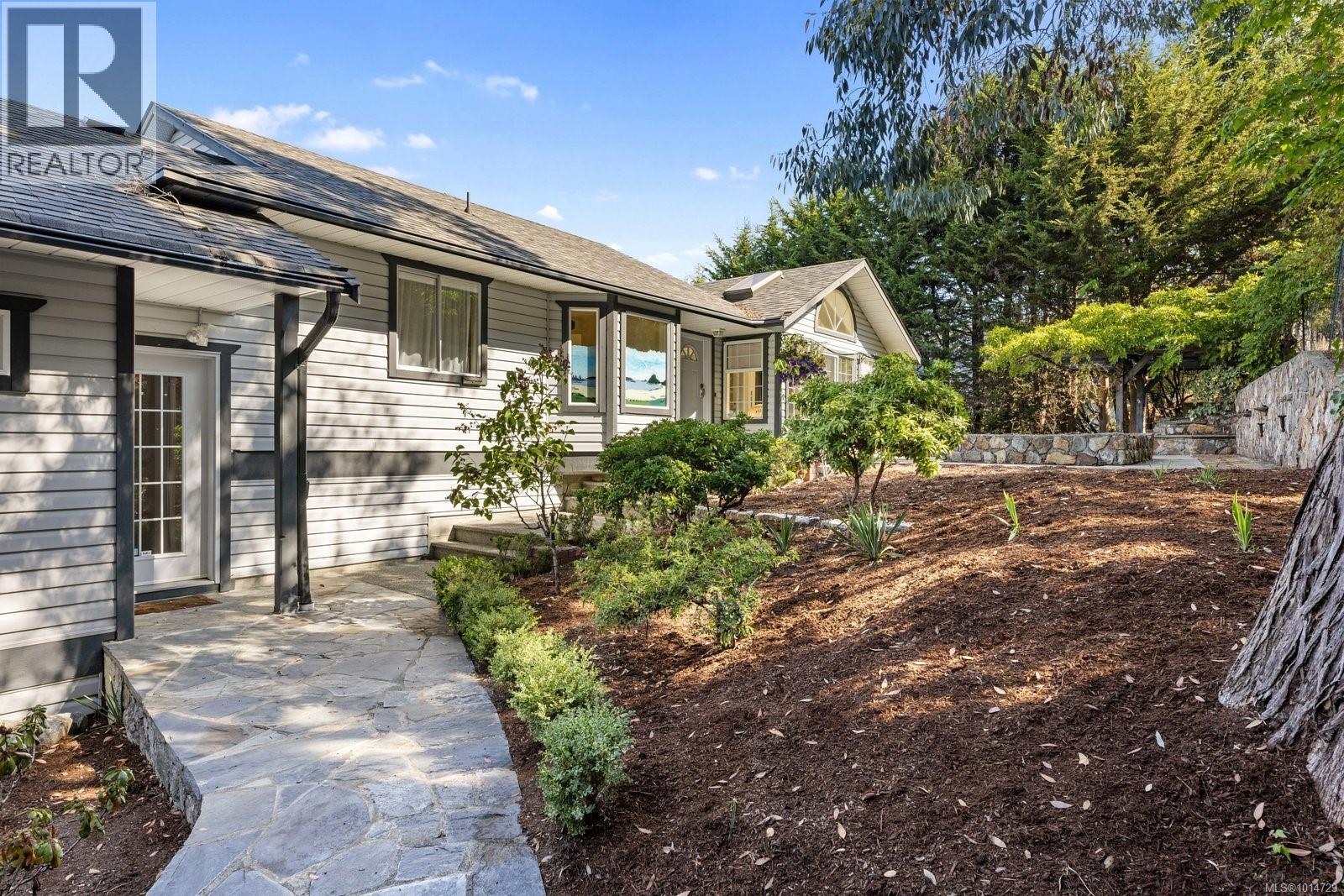  1319 Lands End Road, North Saanich