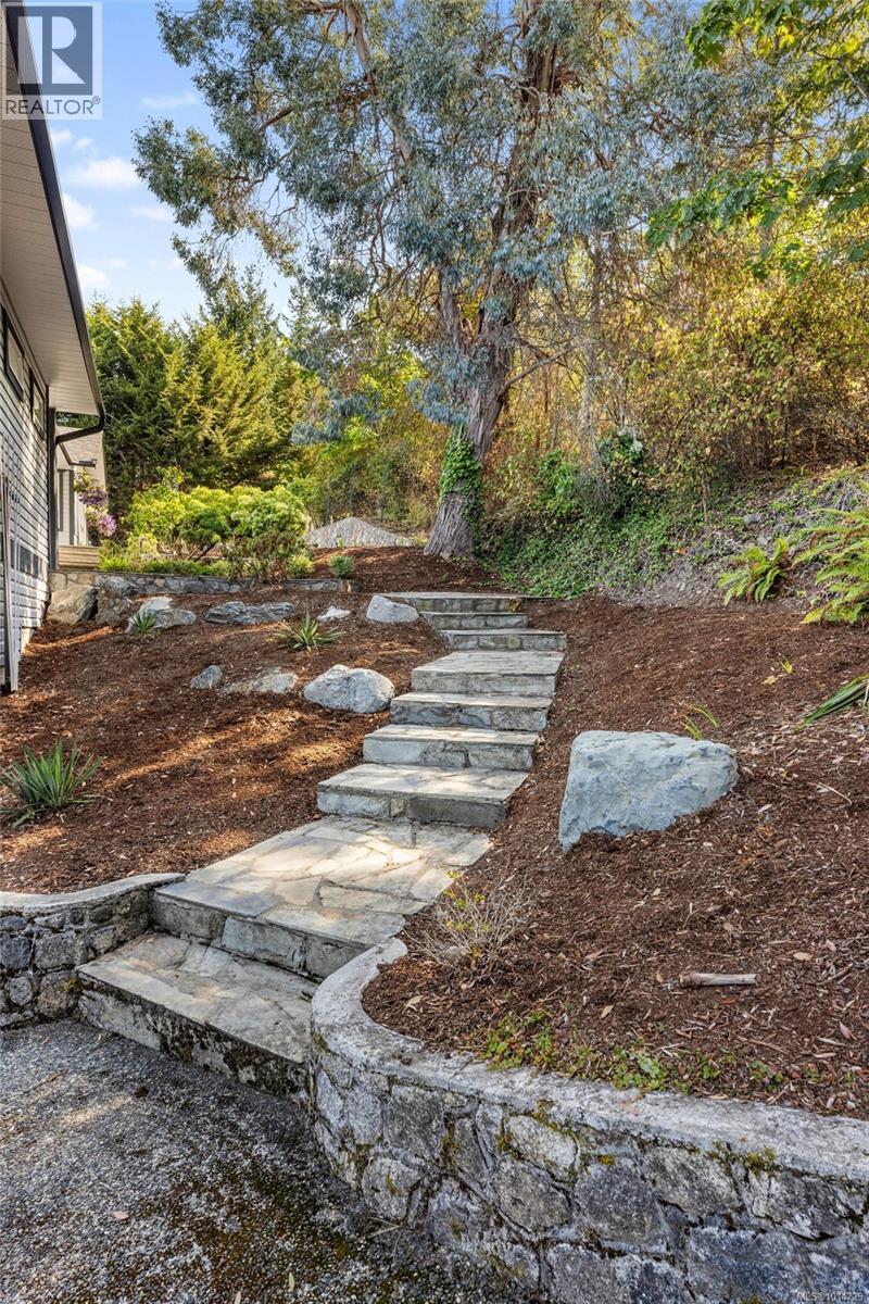  1319 Lands End Road, North Saanich
