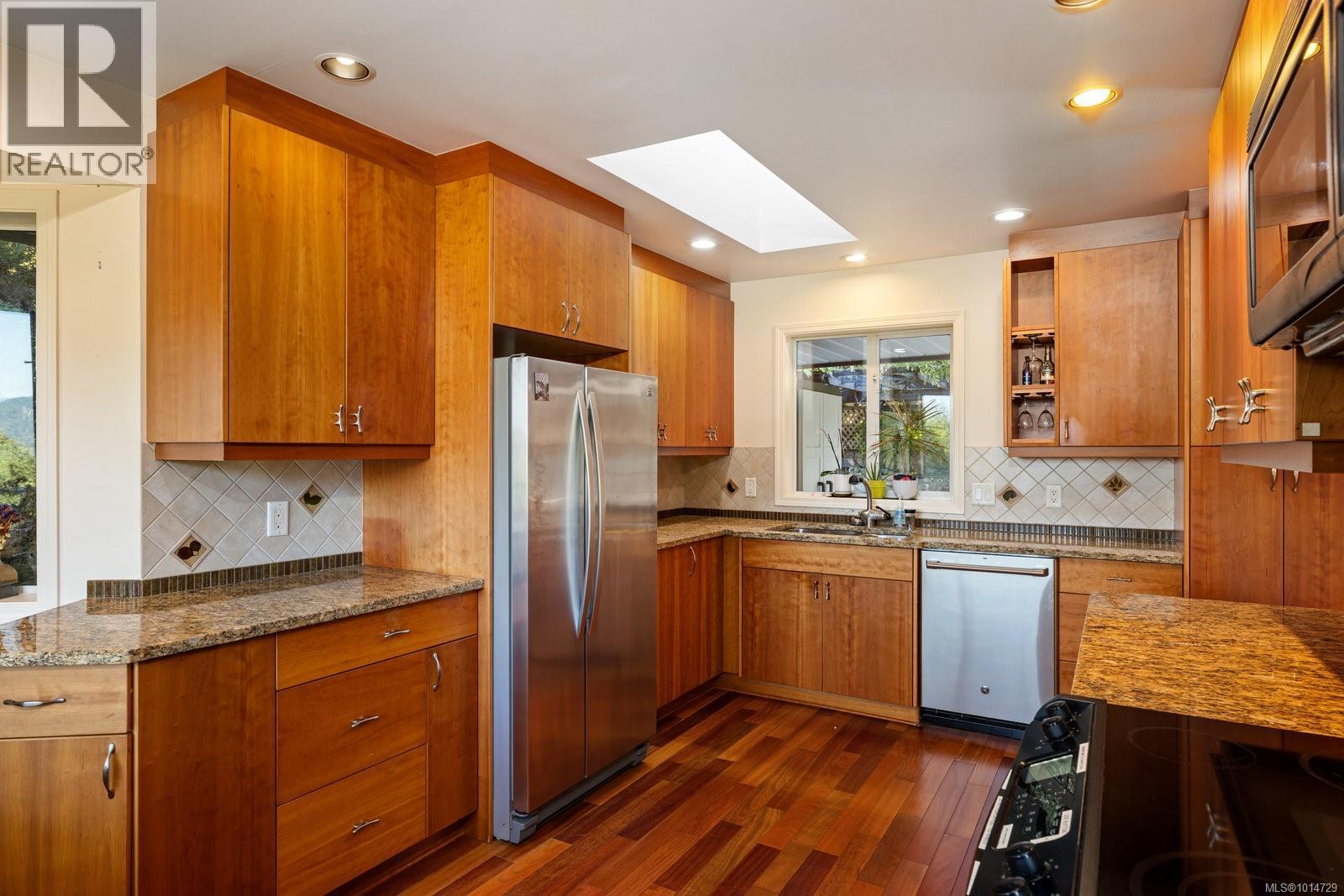  1319 Lands End Road, North Saanich