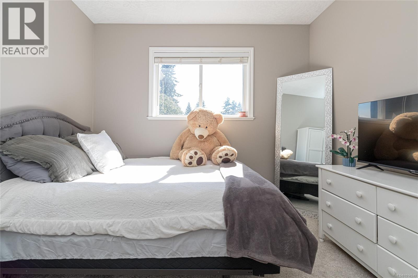 1204 Knockan Place, Saanich