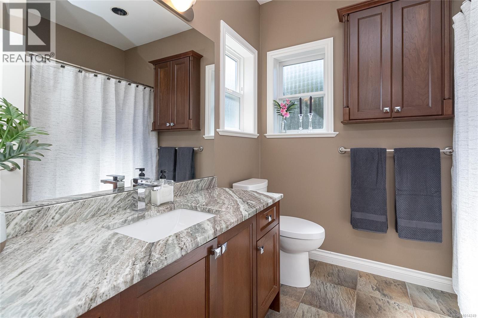  1204 Knockan Place, Saanich