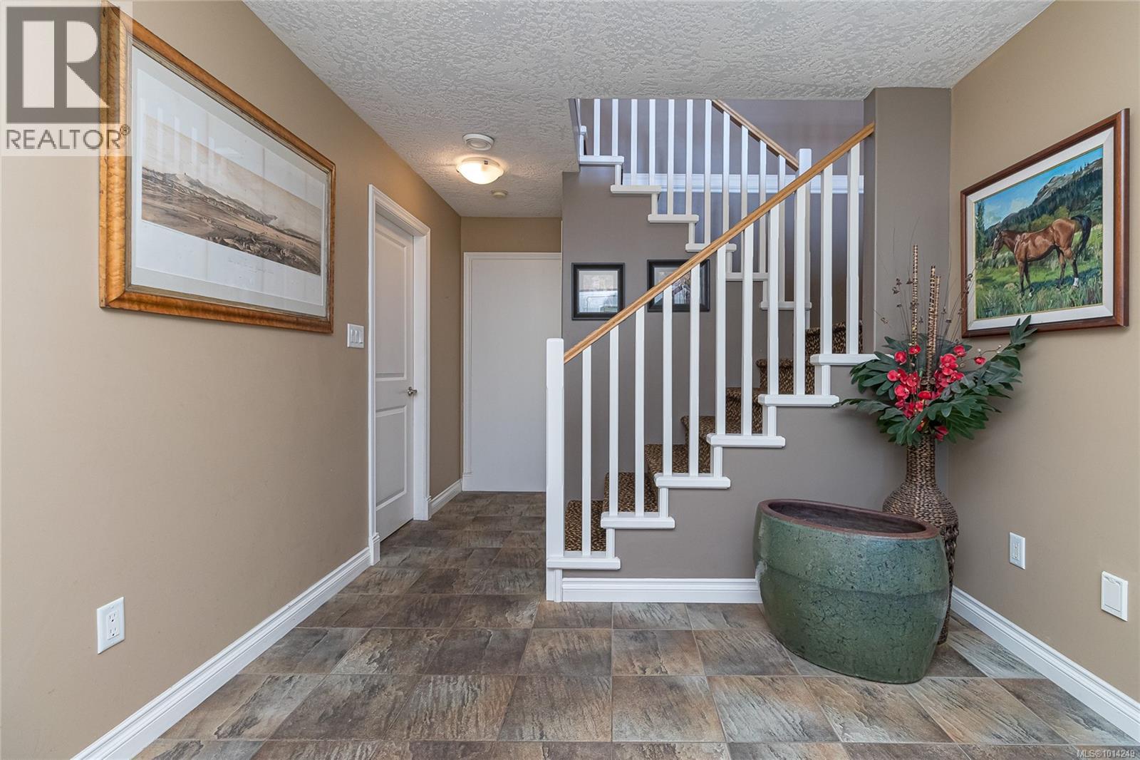  1204 Knockan Place, Saanich