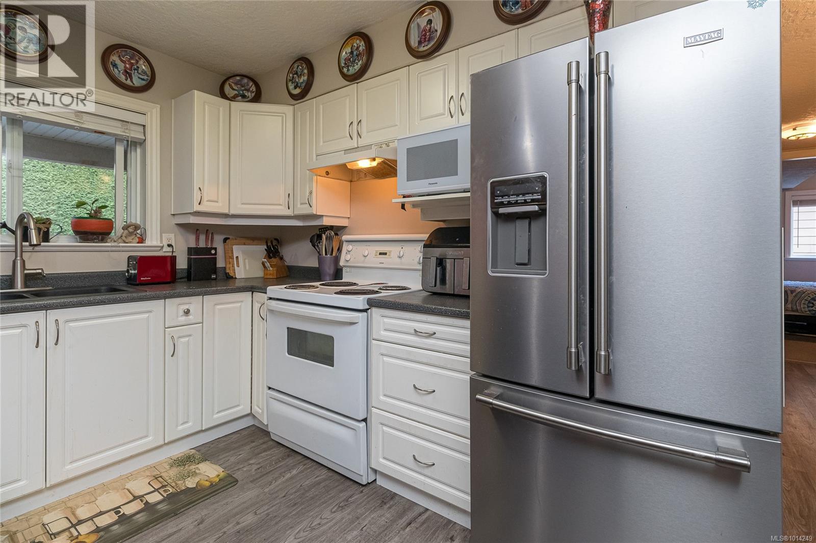  1204 Knockan Place, Saanich