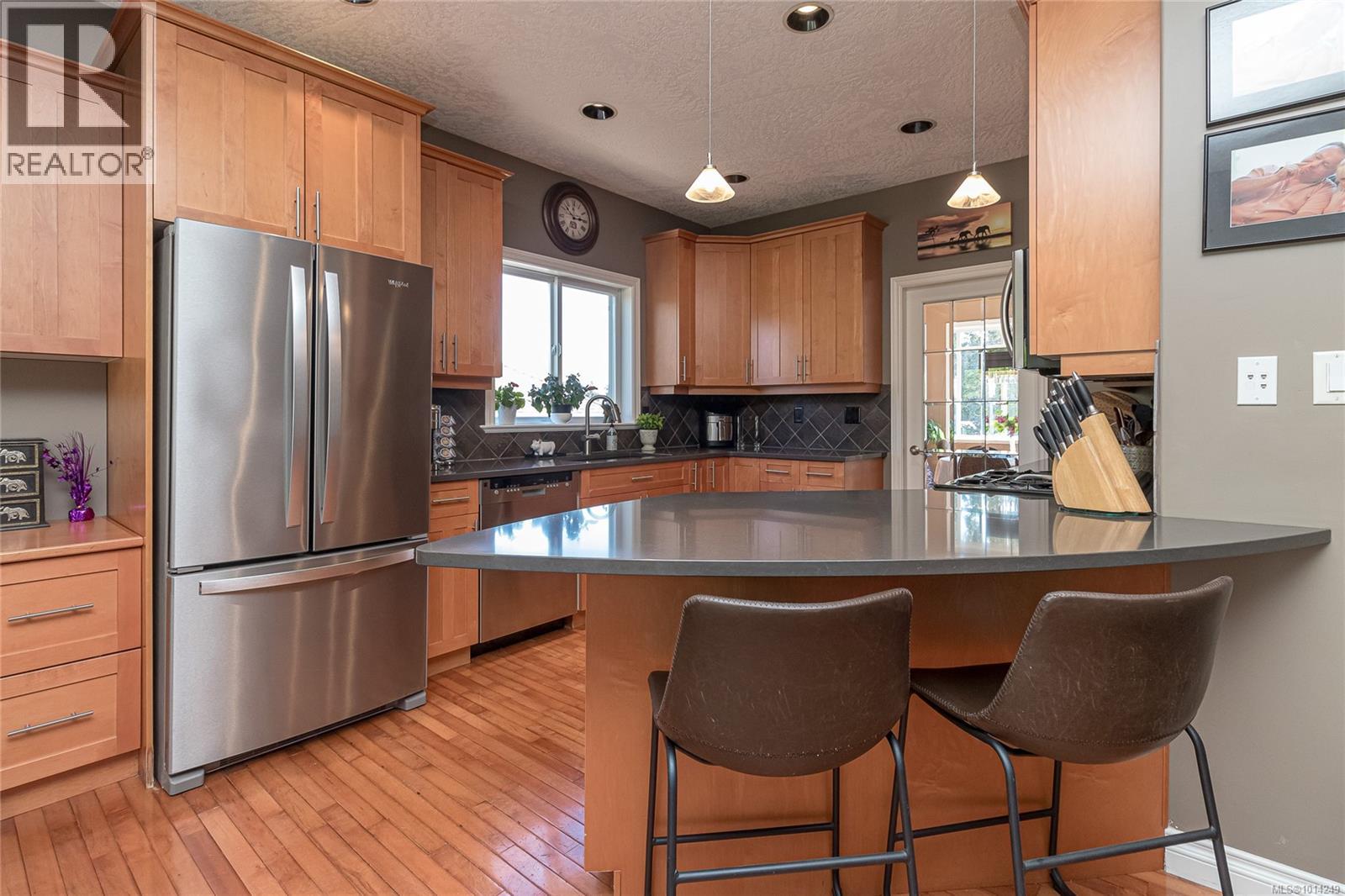  1204 Knockan Place, Saanich