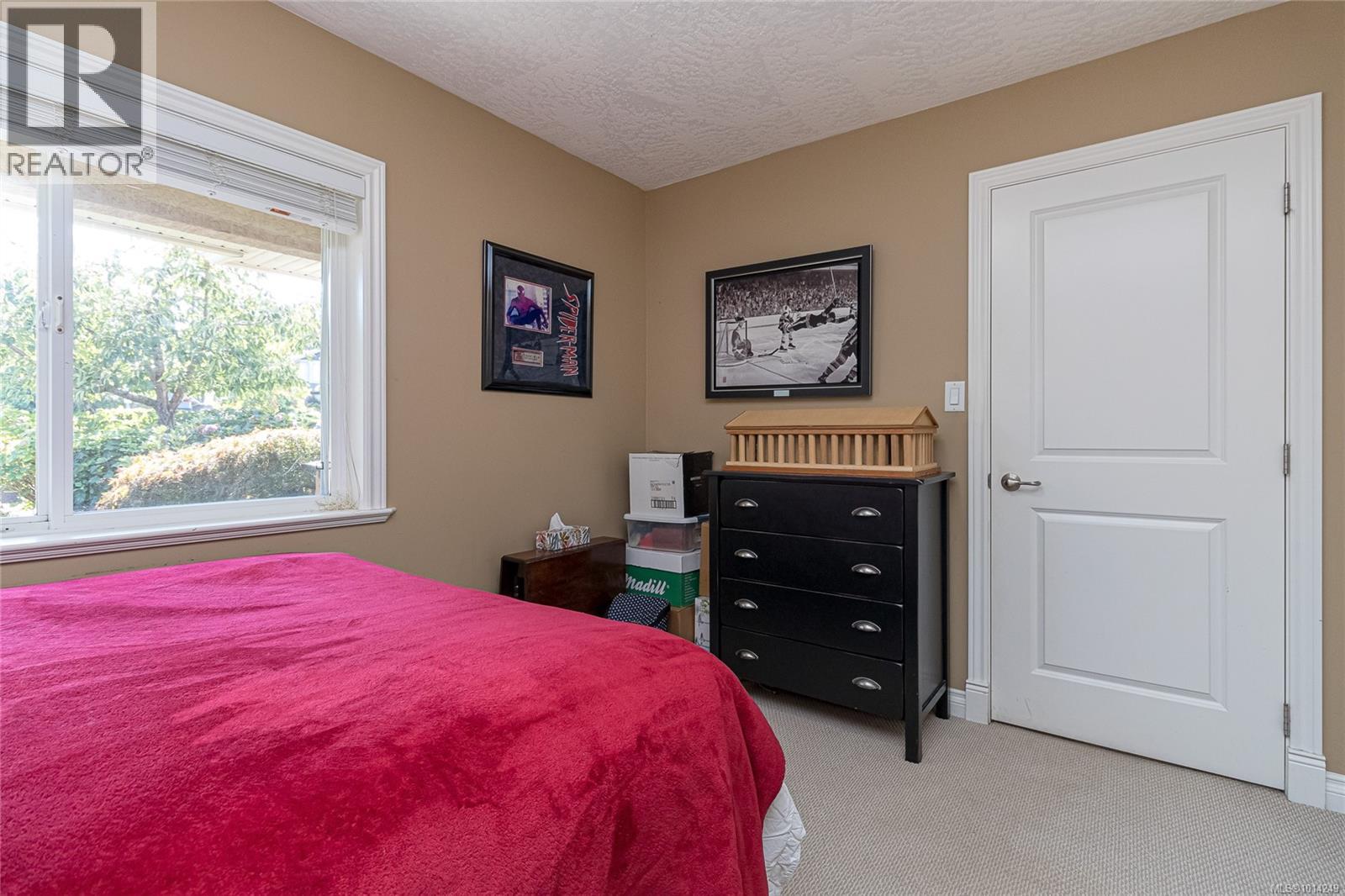  1204 Knockan Place, Saanich