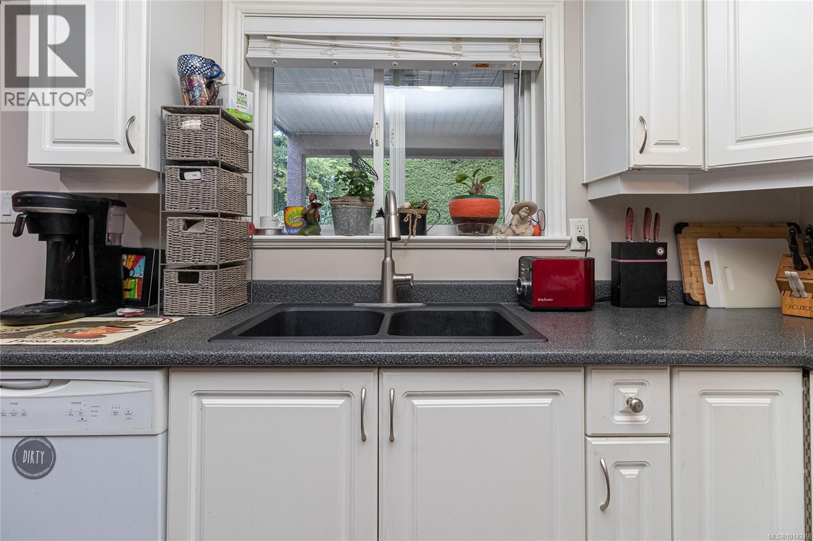  1204 Knockan Place, Saanich