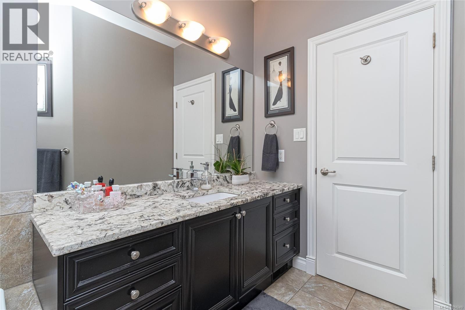  1204 Knockan Place, Saanich
