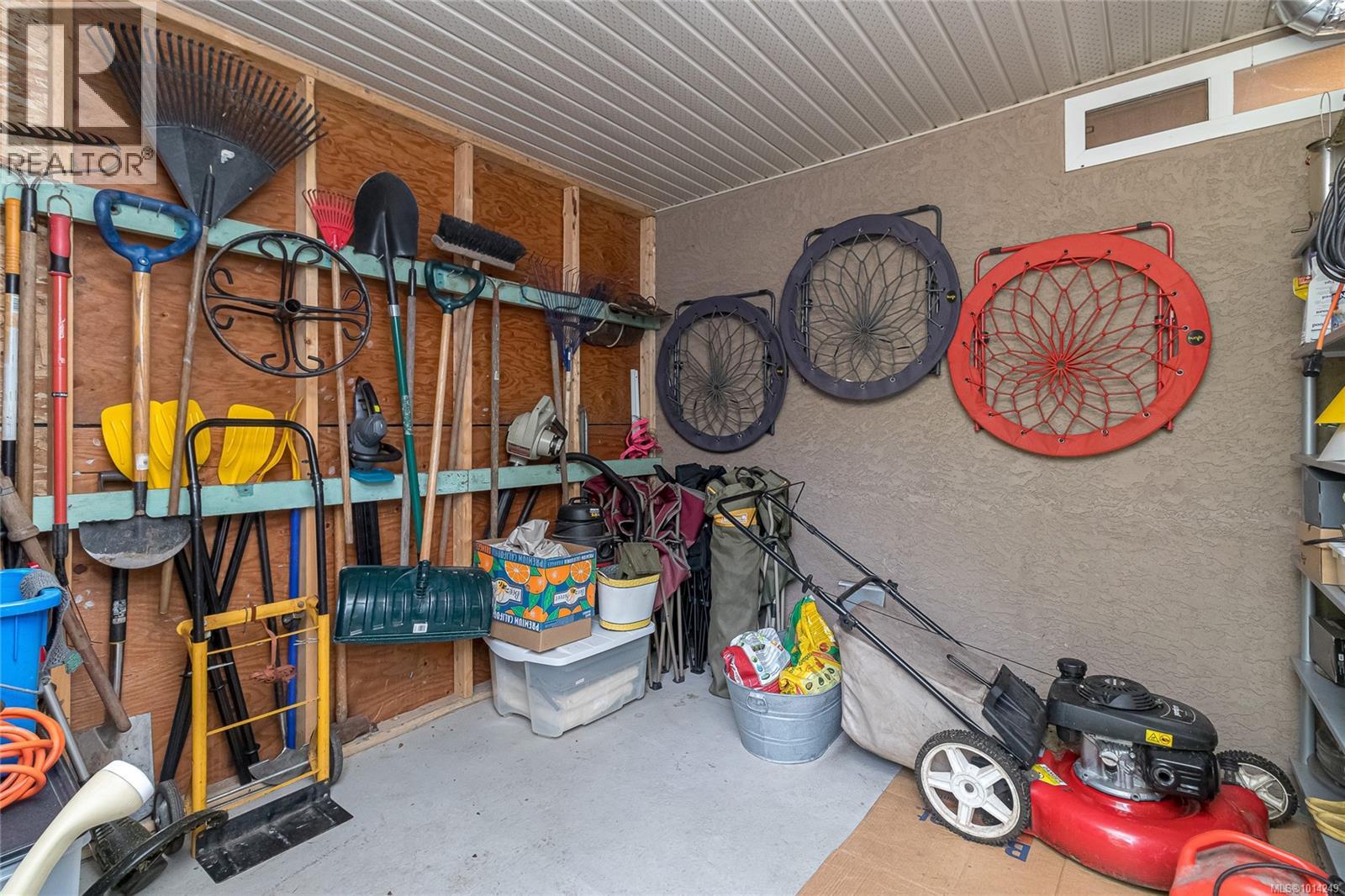  1204 Knockan Place, Saanich
