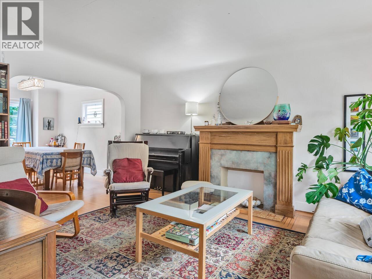 1956-1958 W 12TH AVENUE, Vancouver