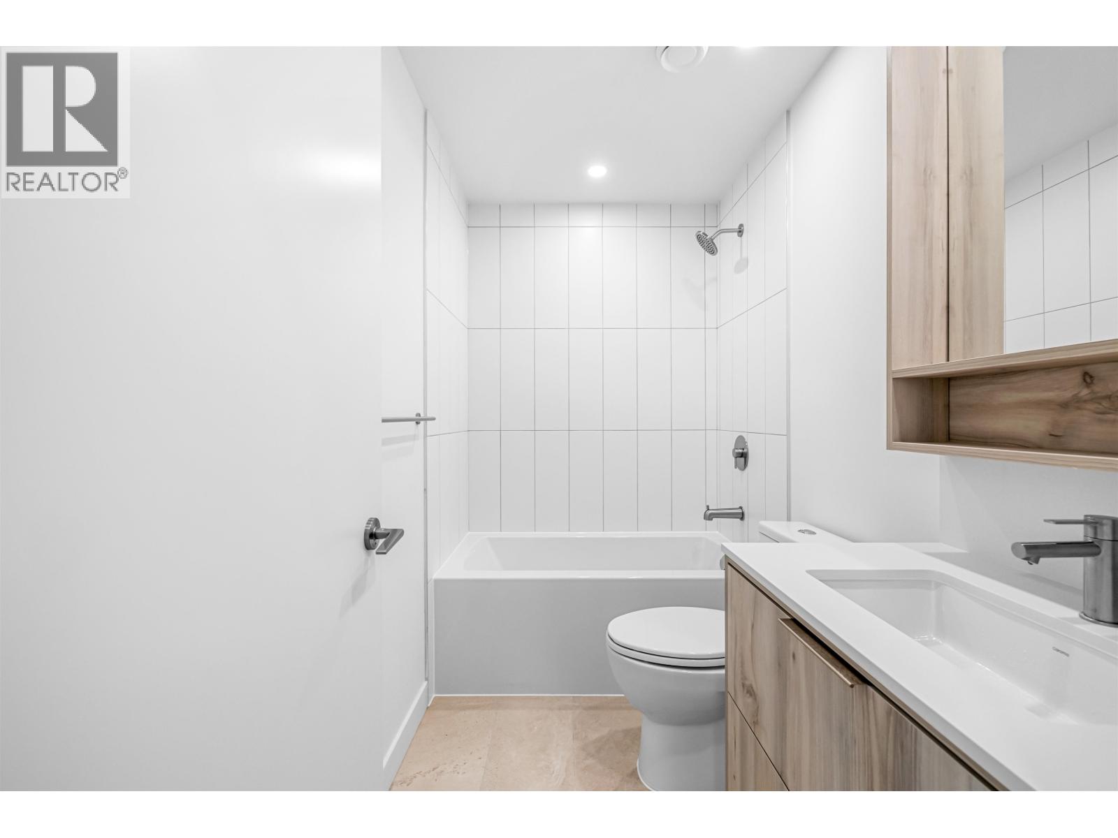 408 3596 MALSUM DRIVE, North Vancouver