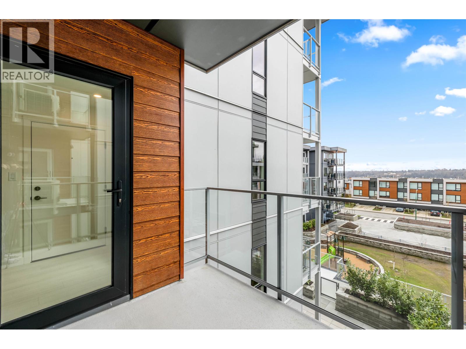 408 3596 MALSUM DRIVE, North Vancouver