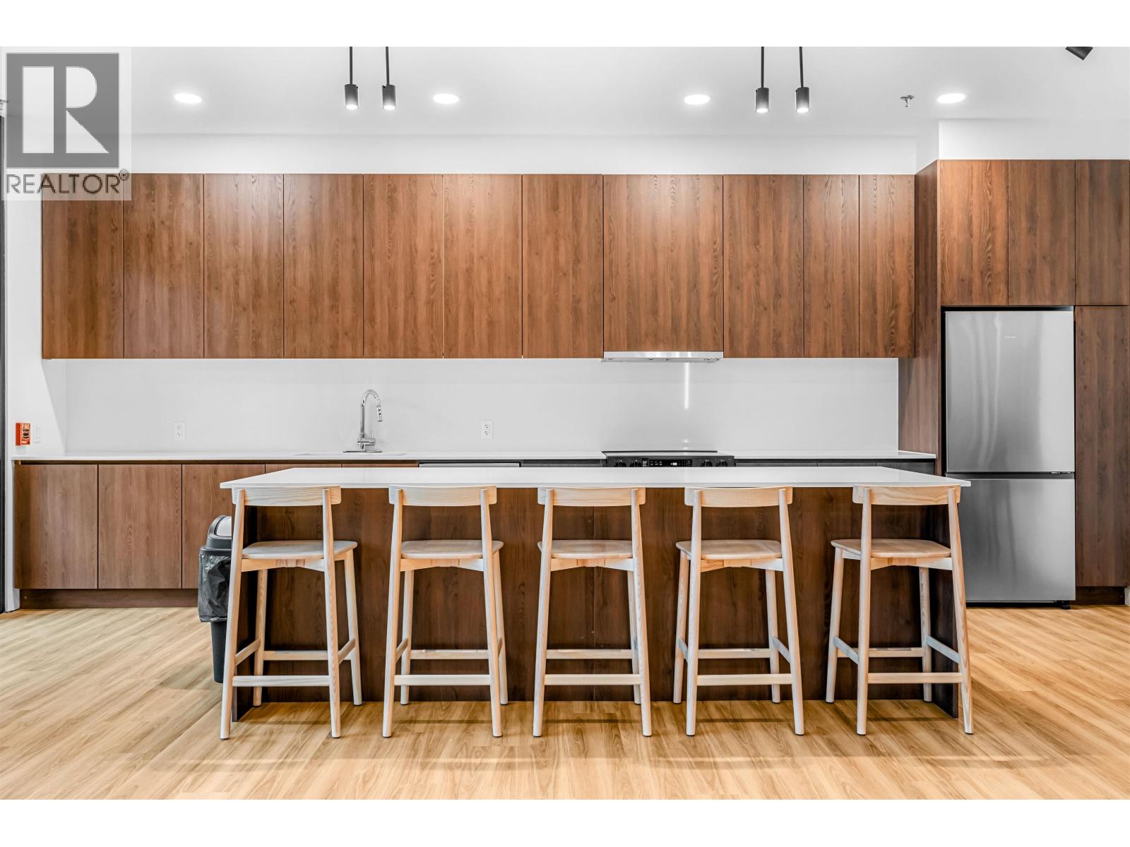 408 3596 MALSUM DRIVE, North Vancouver