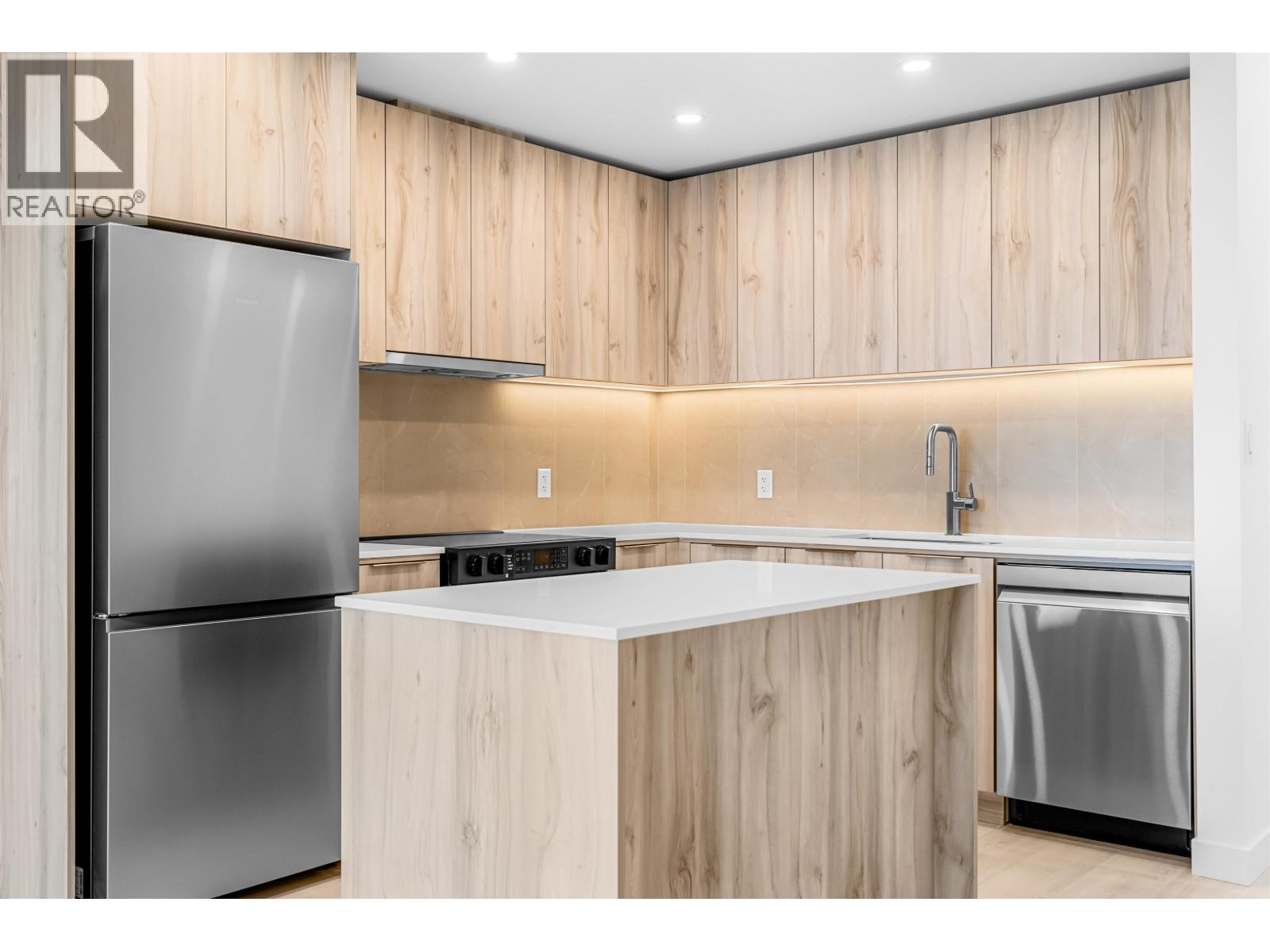 408 3596 MALSUM DRIVE, North Vancouver