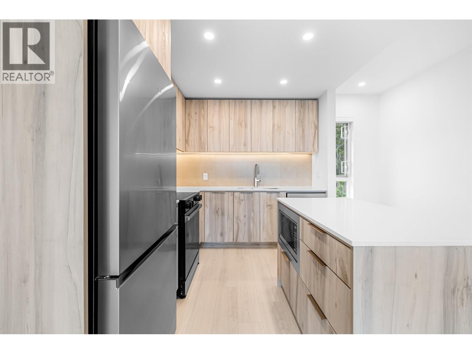 408 3596 MALSUM DRIVE, North Vancouver