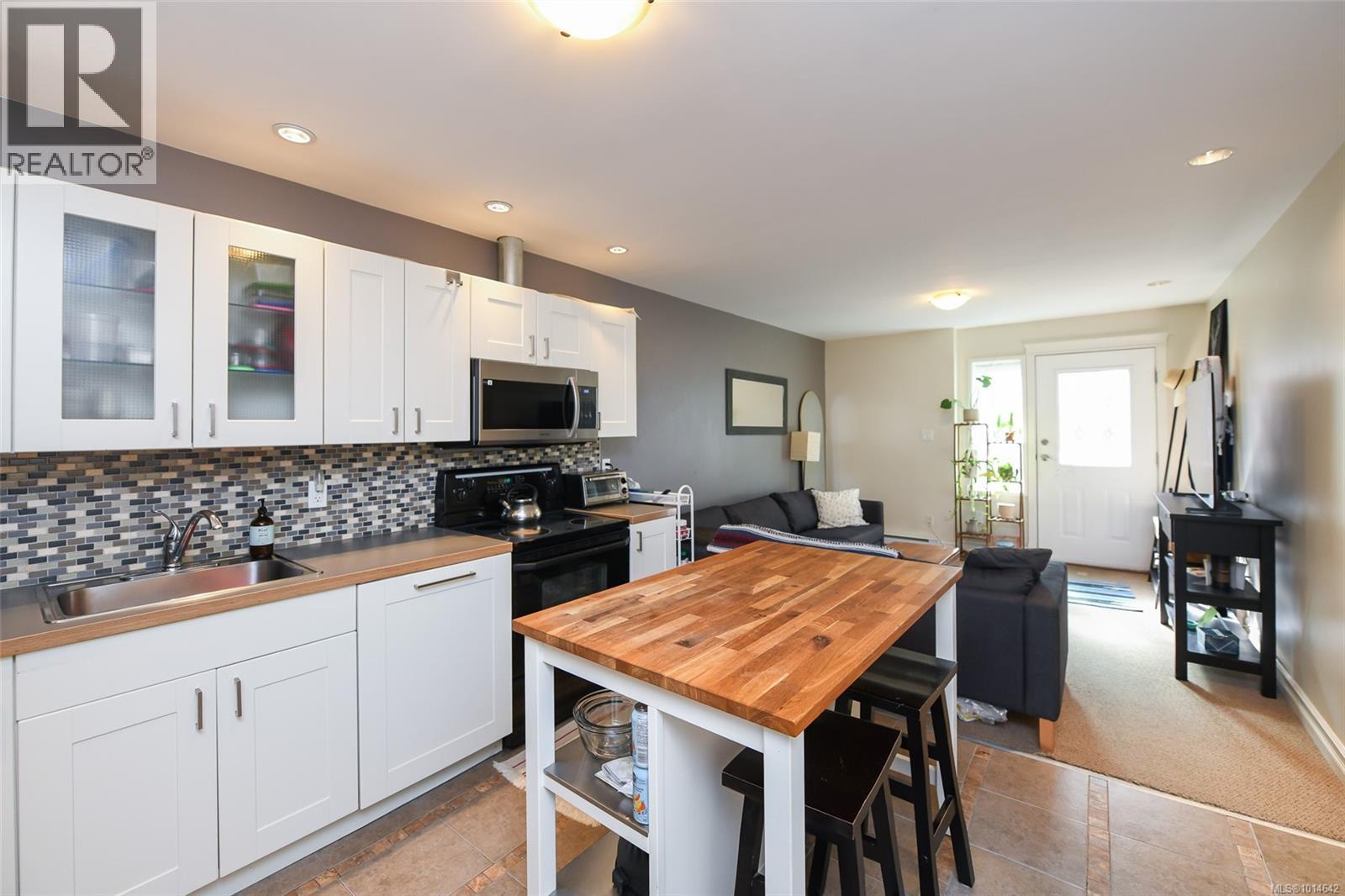 2455 Avro Arrow Dr, Comox