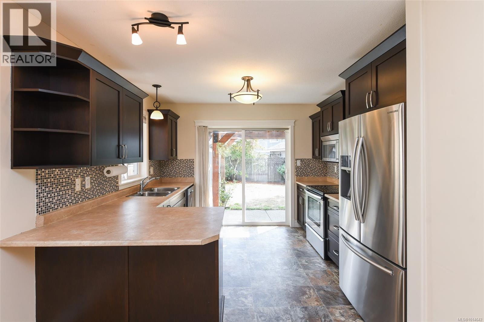2455 Avro Arrow Dr, Comox