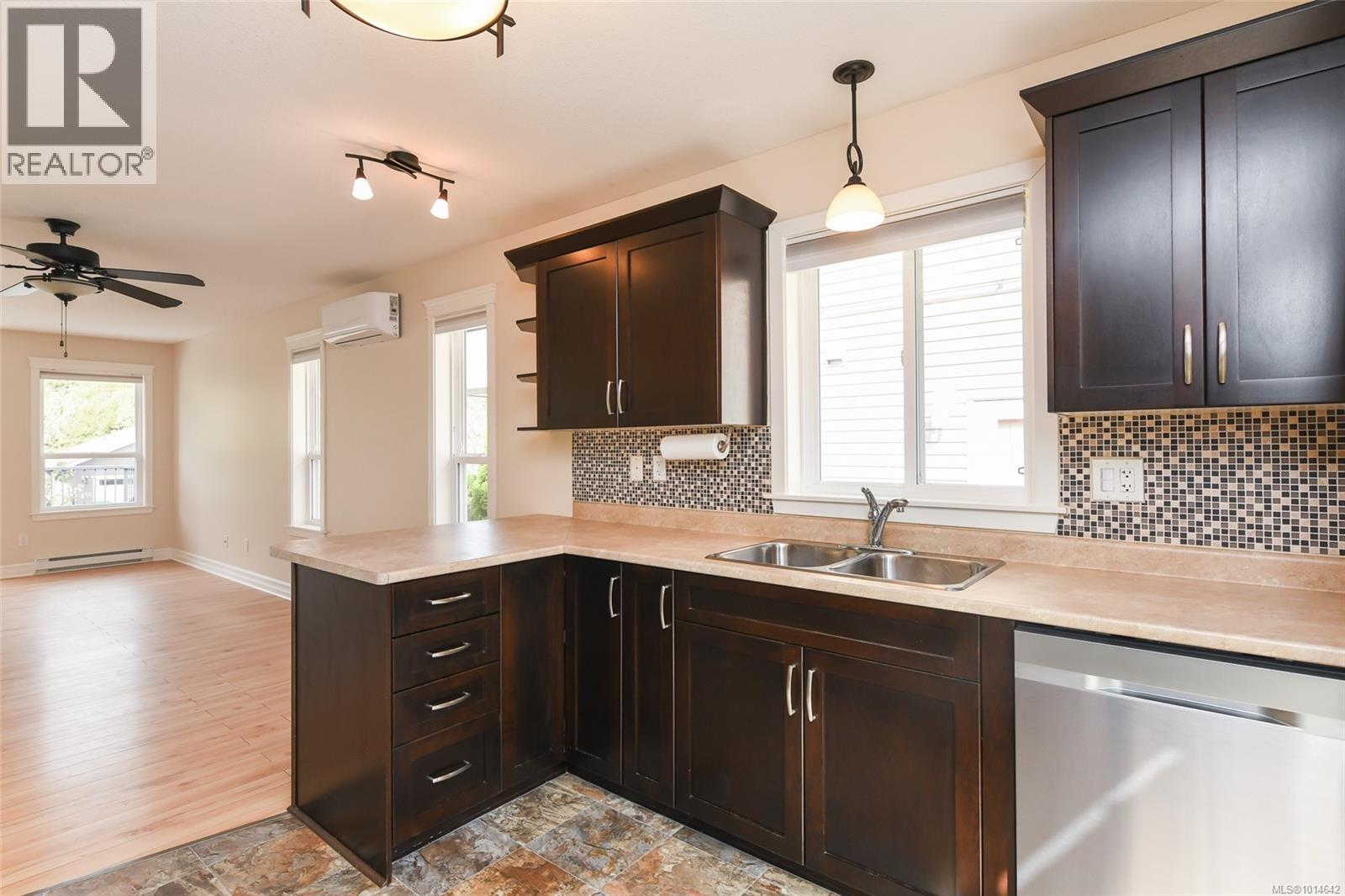 2455 Avro Arrow Dr, Comox