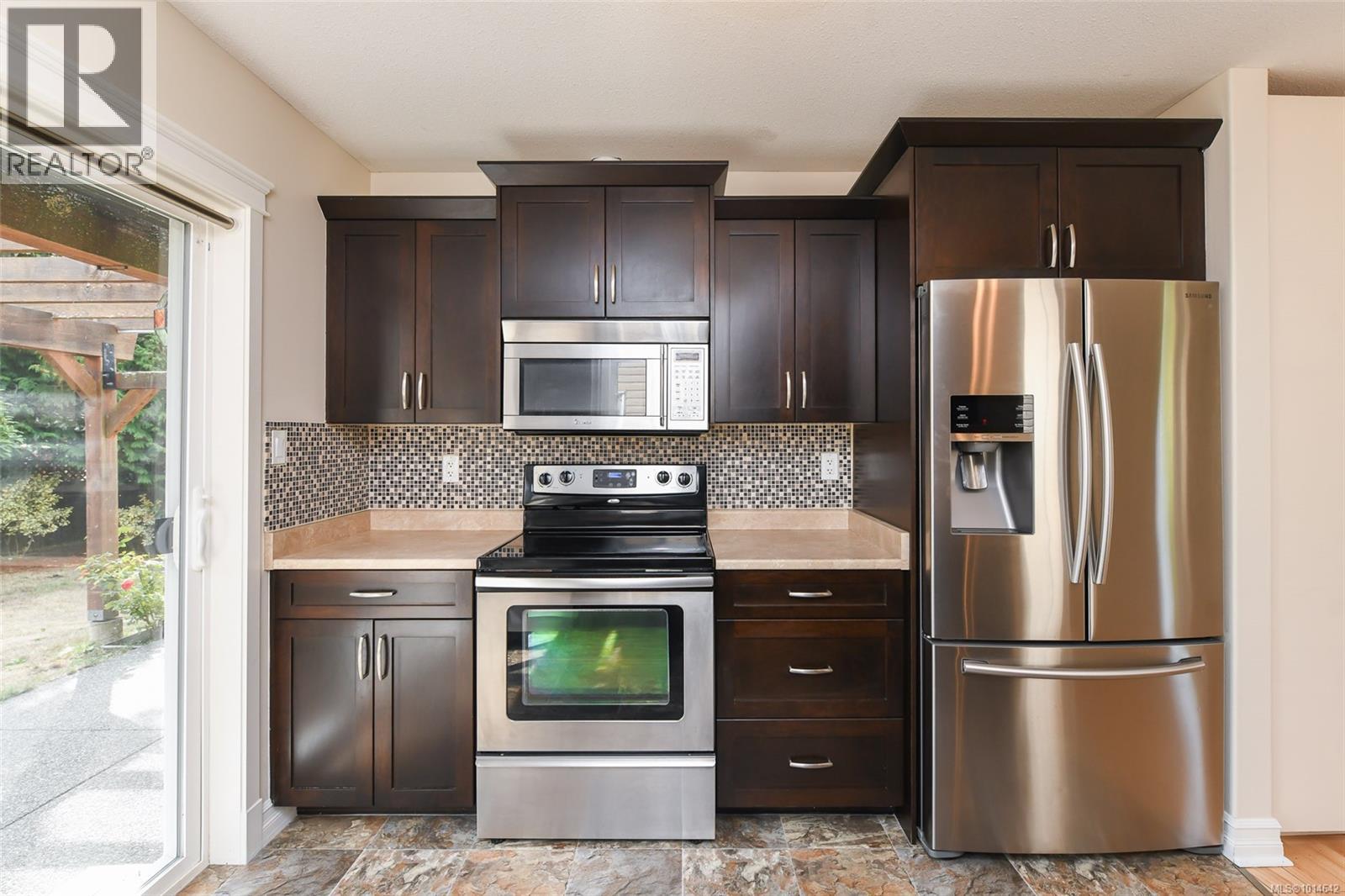 2455 Avro Arrow Dr, Comox