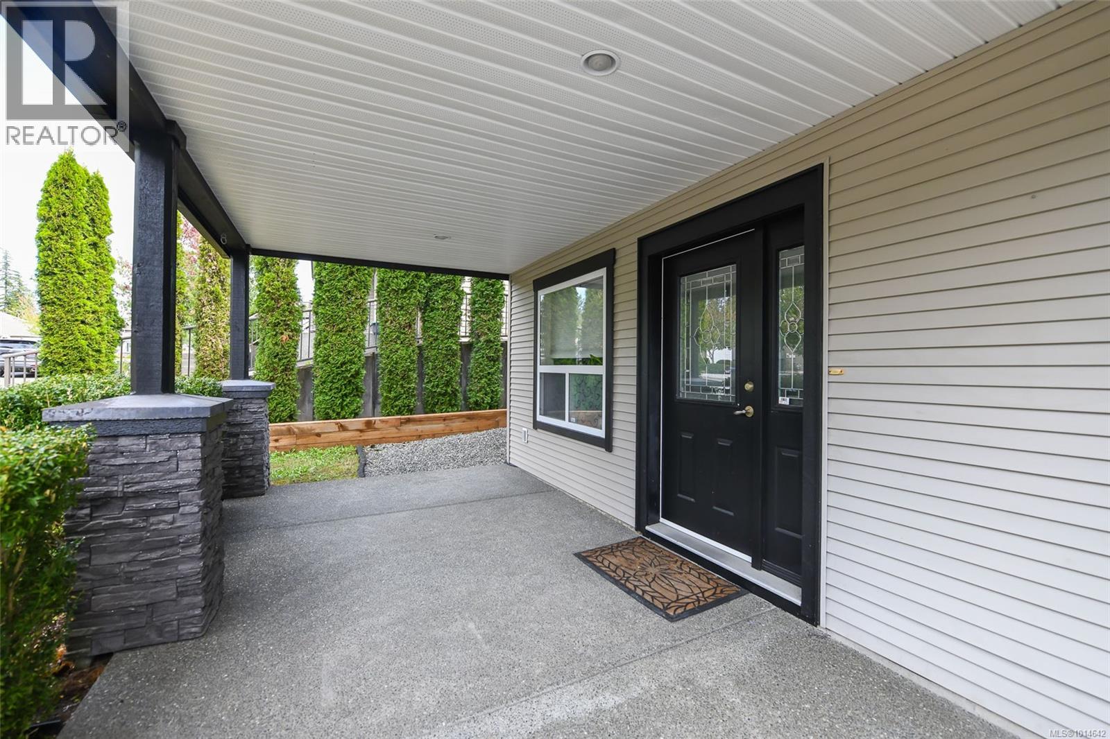 2455 Avro Arrow Dr, Comox