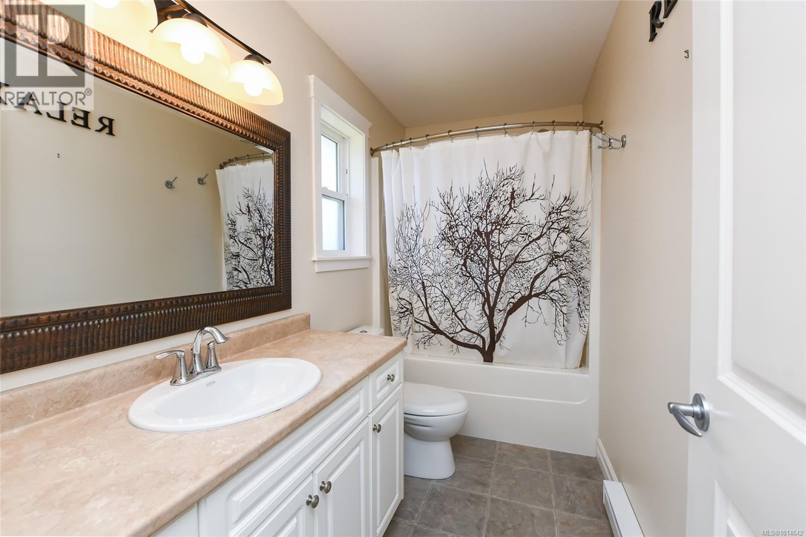 2455 Avro Arrow Dr, Comox