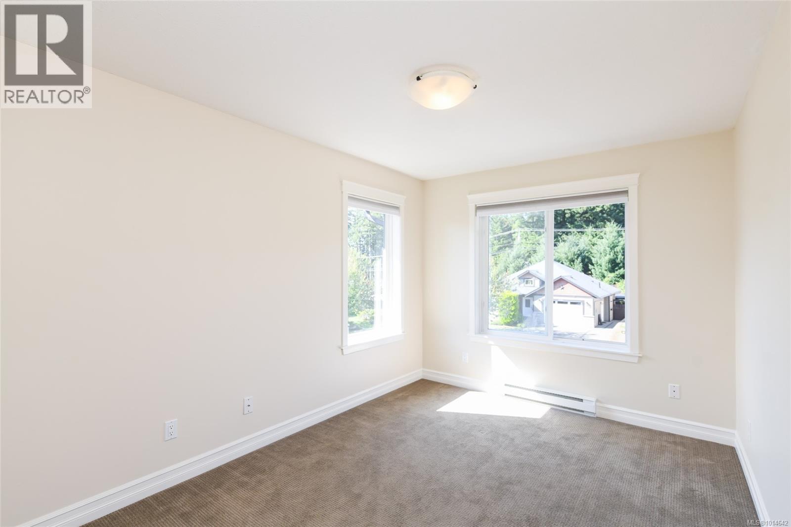 2455 Avro Arrow Dr, Comox