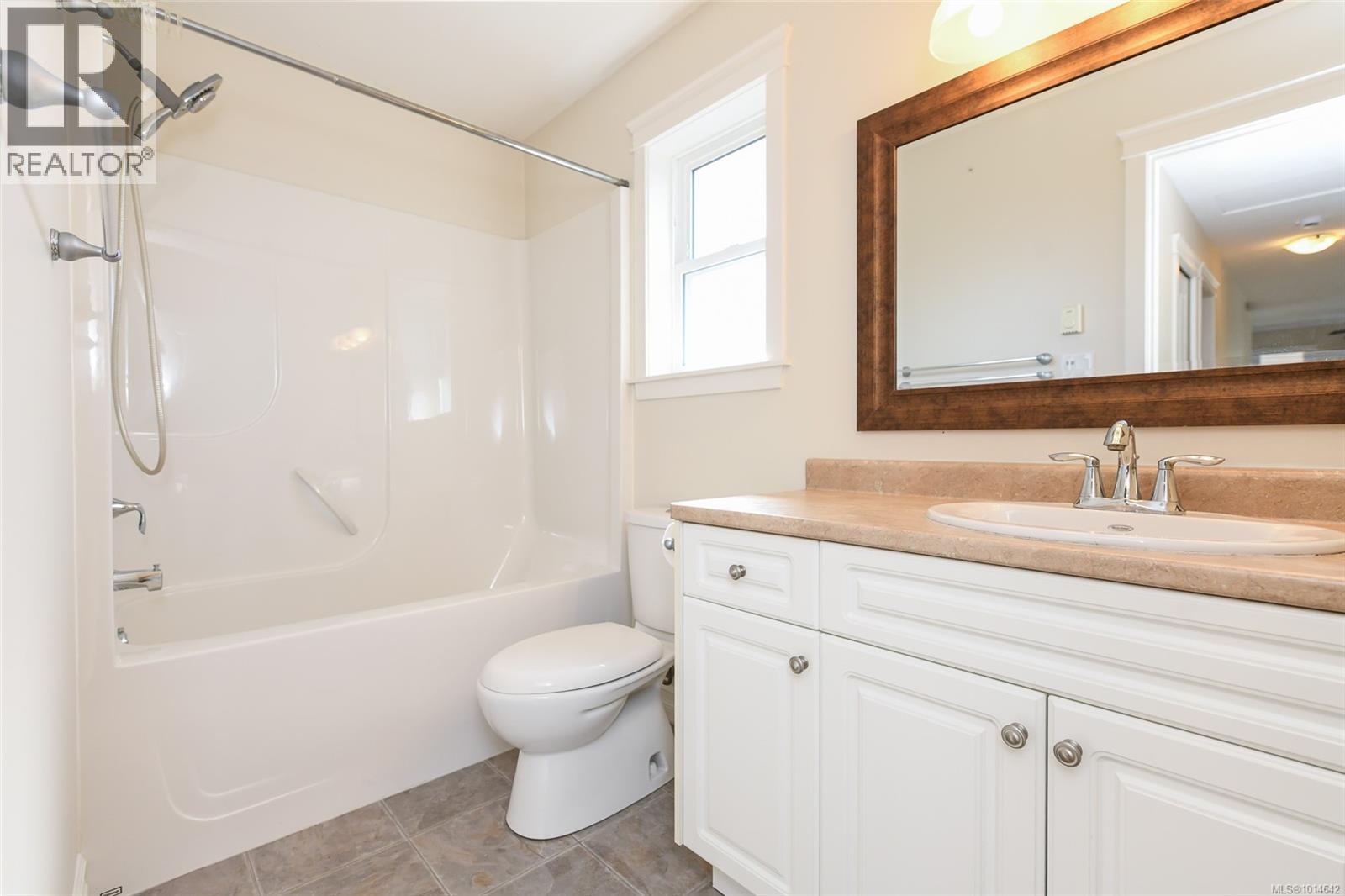 2455 Avro Arrow Dr, Comox