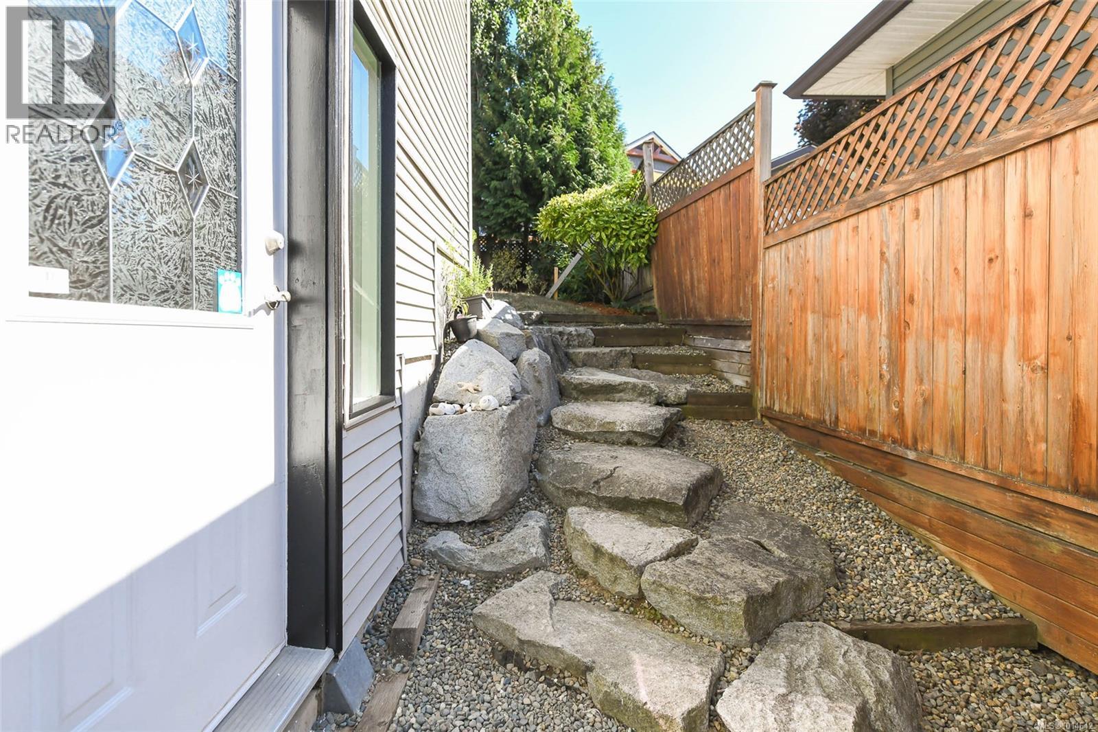 2455 Avro Arrow Dr, Comox