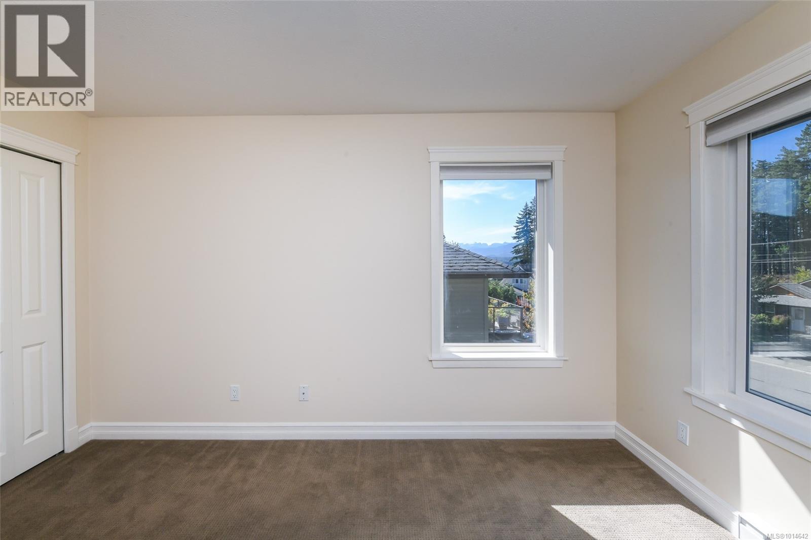 2455 Avro Arrow Dr, Comox