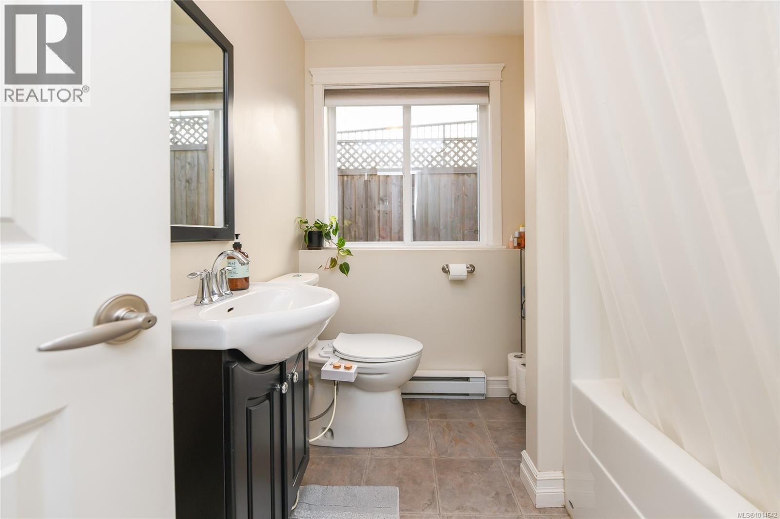 2455 Avro Arrow Dr, Comox