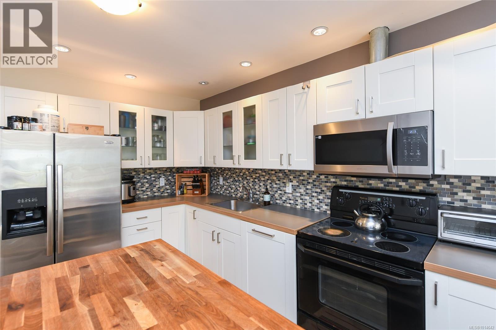 2455 Avro Arrow Dr, Comox