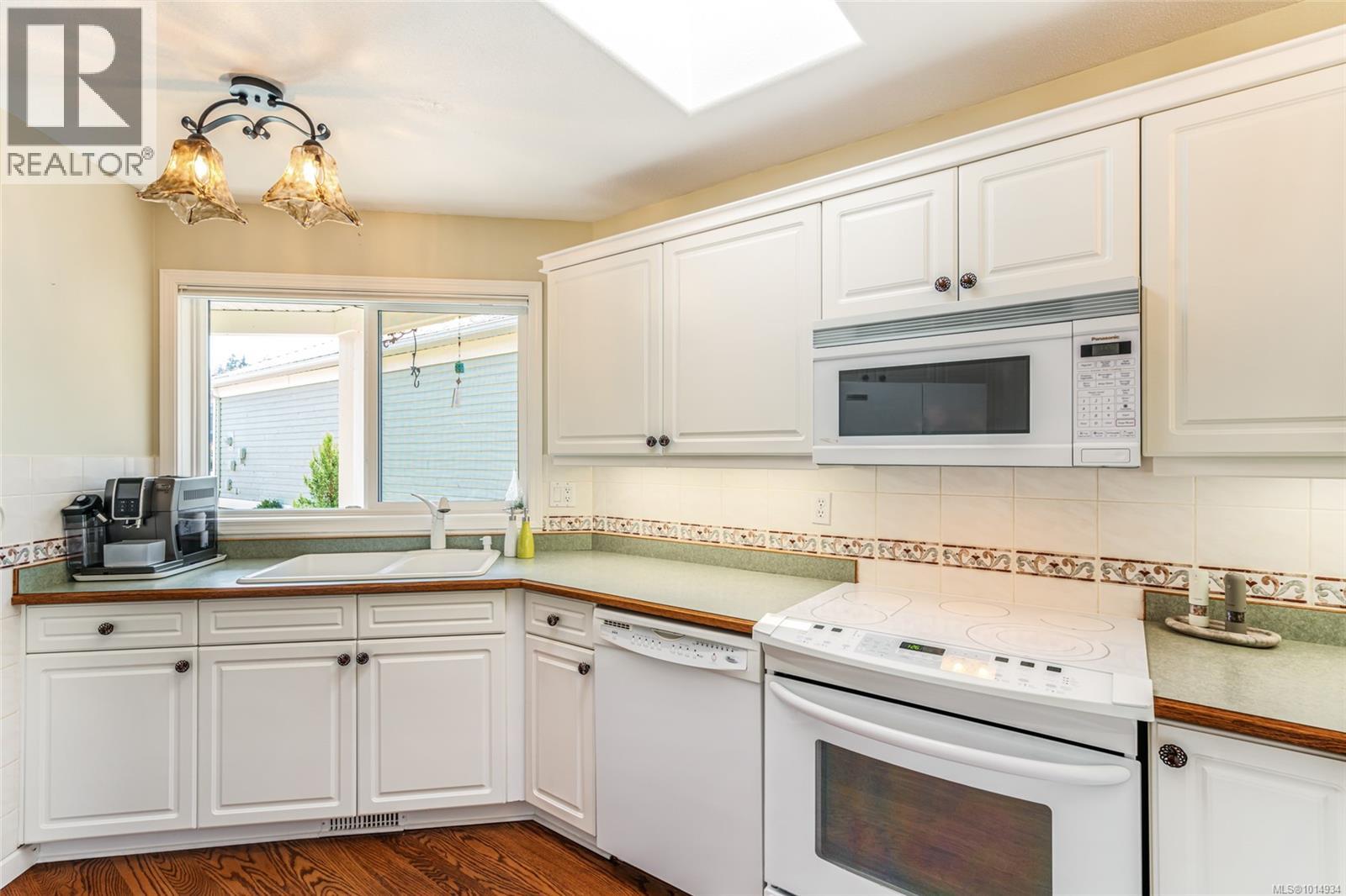 1299 Leeward Way, Qualicum Beach