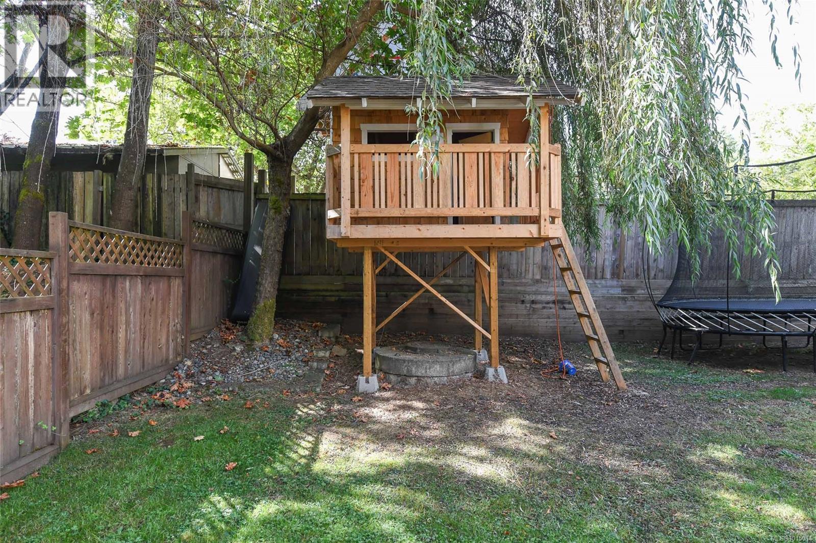 B 1102 1st St, Courtenay