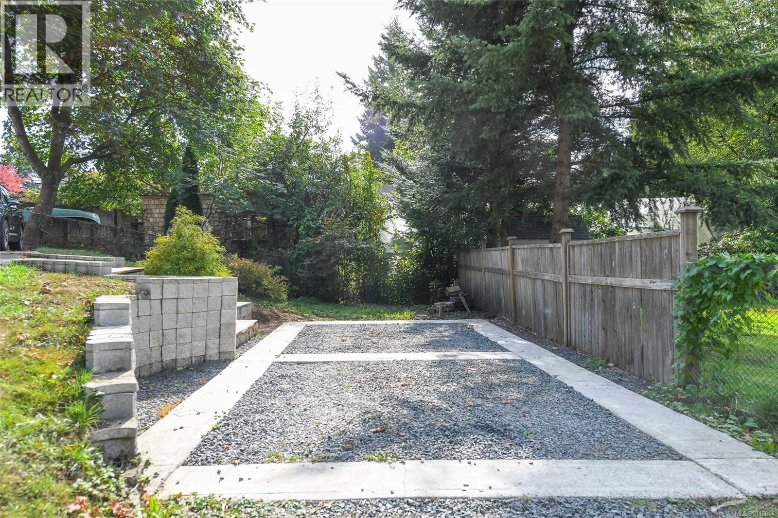 B 1102 1st St, Courtenay