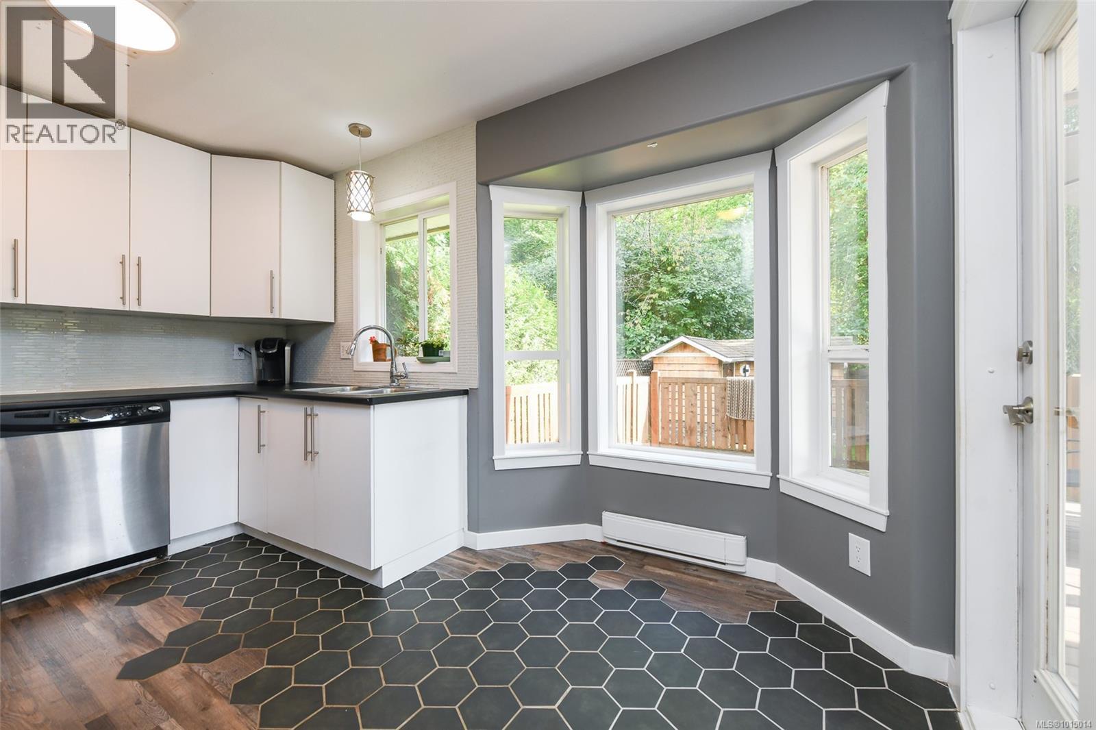 B 1102 1st St, Courtenay