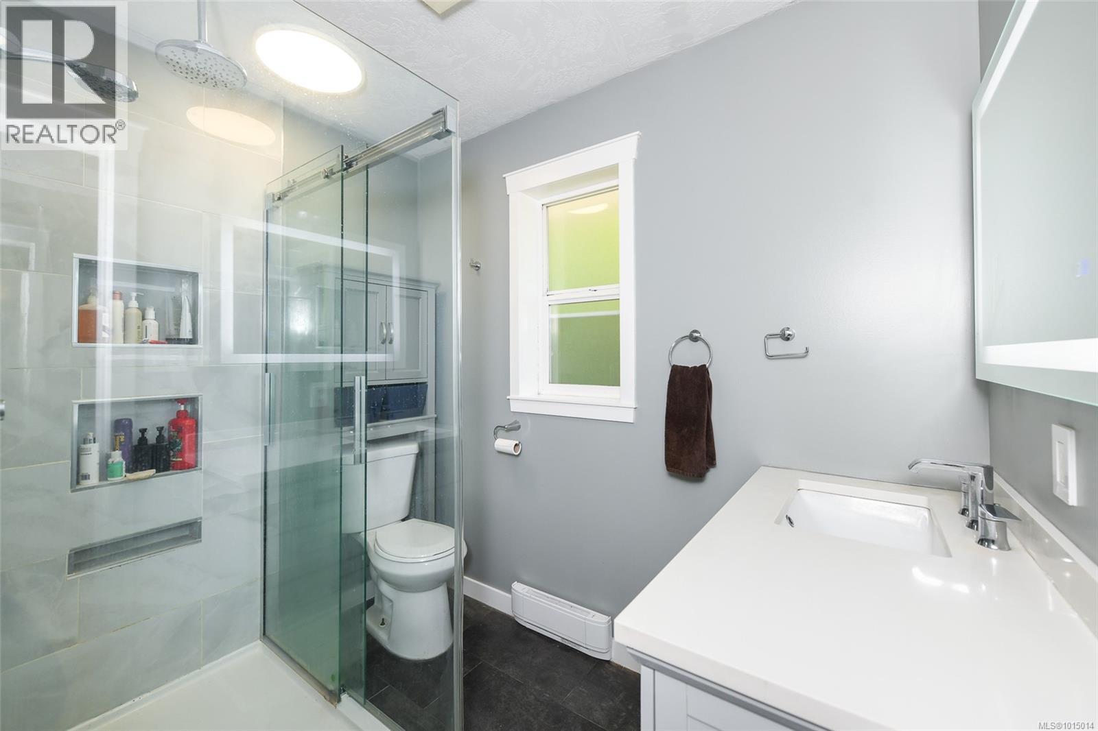 B 1102 1st St, Courtenay