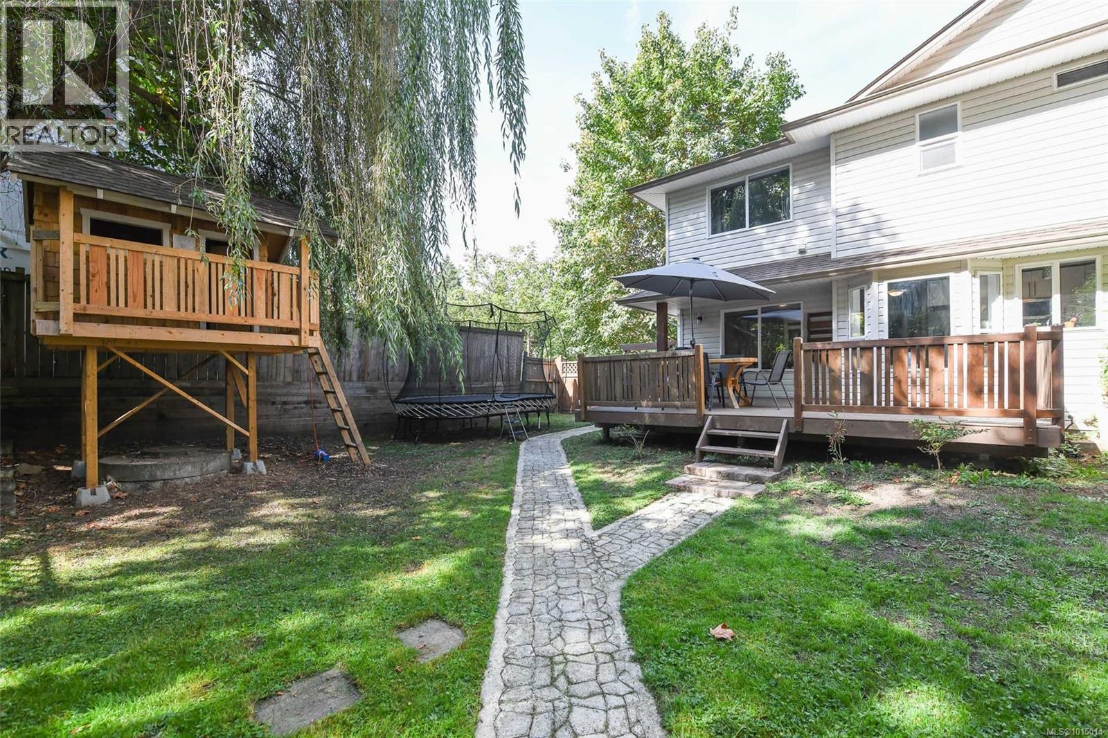 B 1102 1st St, Courtenay