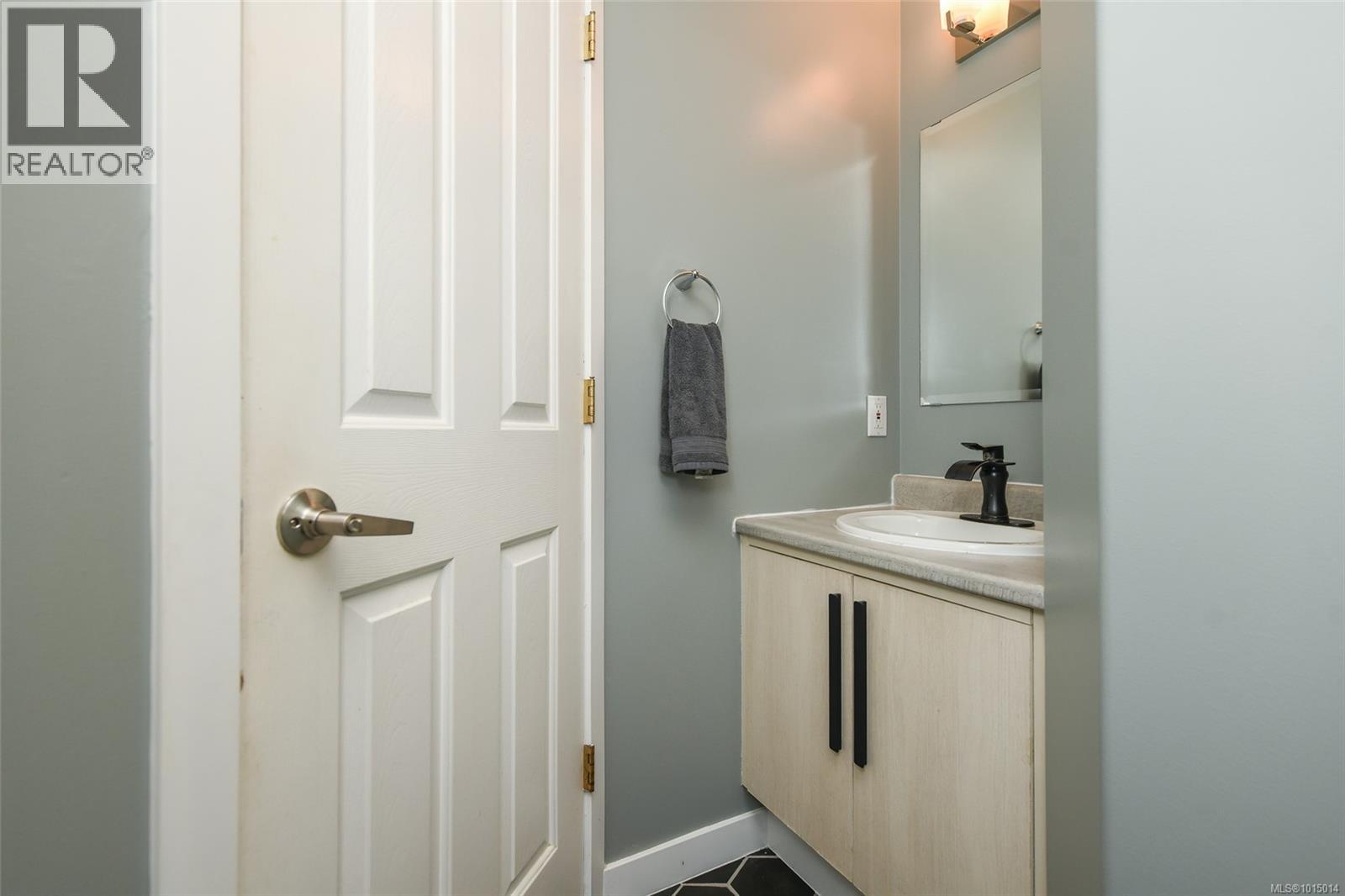 B 1102 1st St, Courtenay