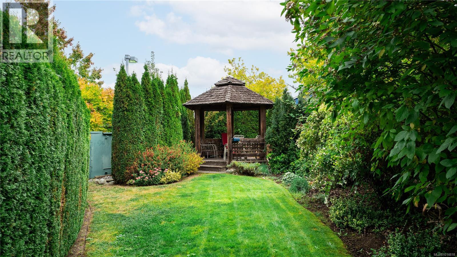 207 7088 West Saanich Rd, Central Saanich