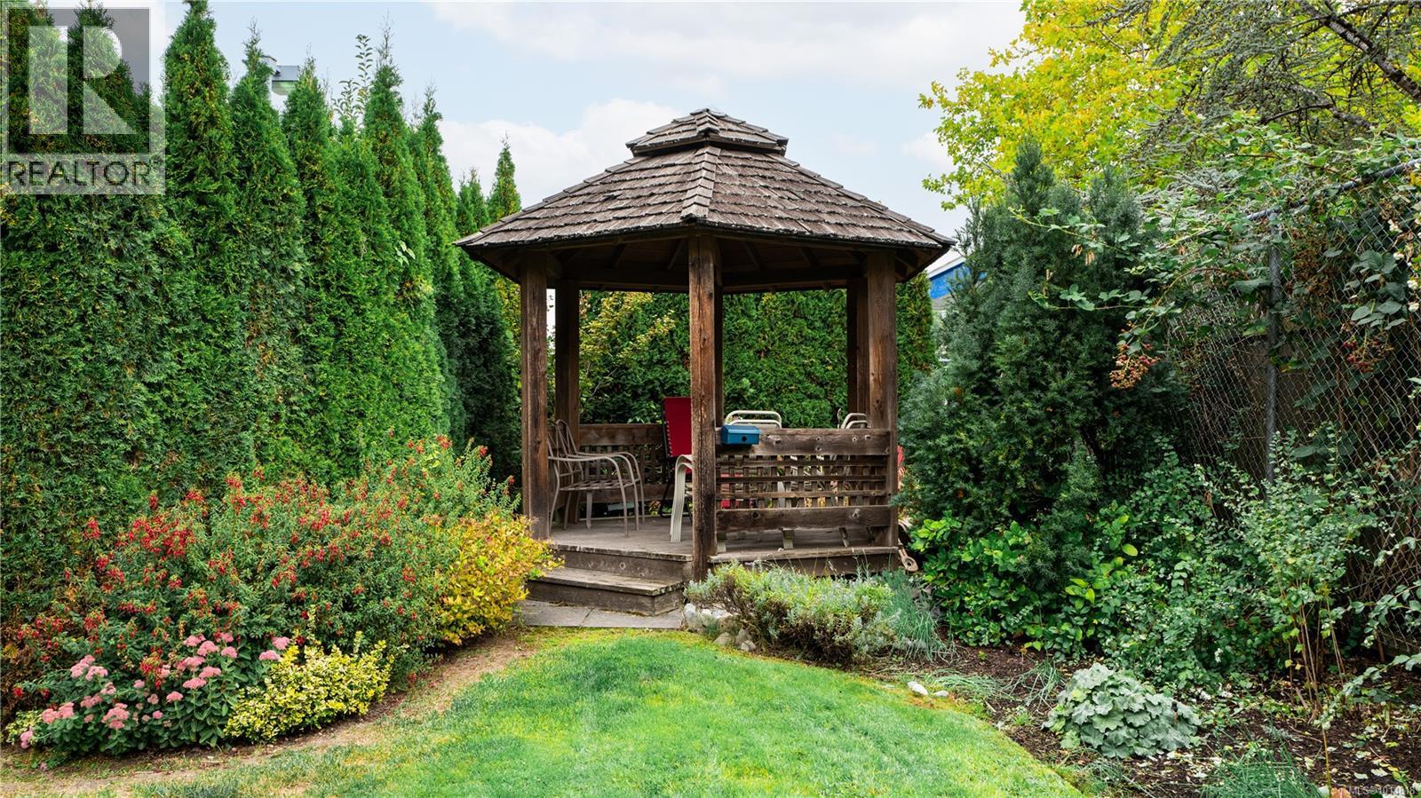 207 7088 West Saanich Rd, Central Saanich