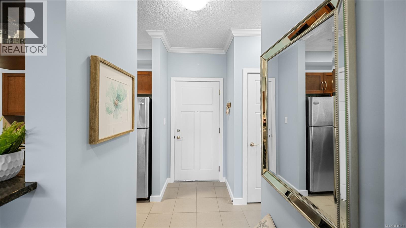 207 7088 West Saanich Rd, Central Saanich
