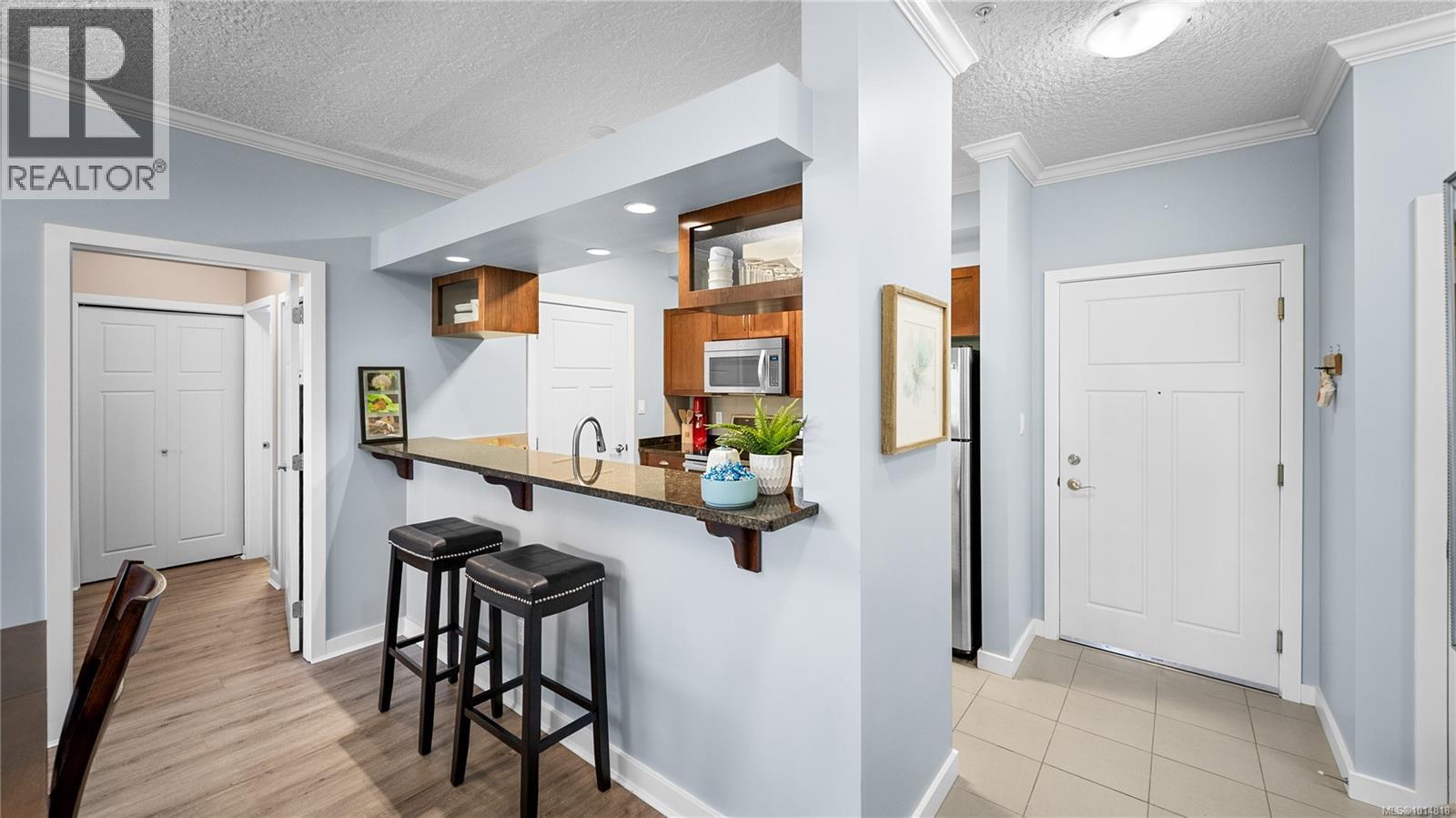 207 7088 West Saanich Rd, Central Saanich