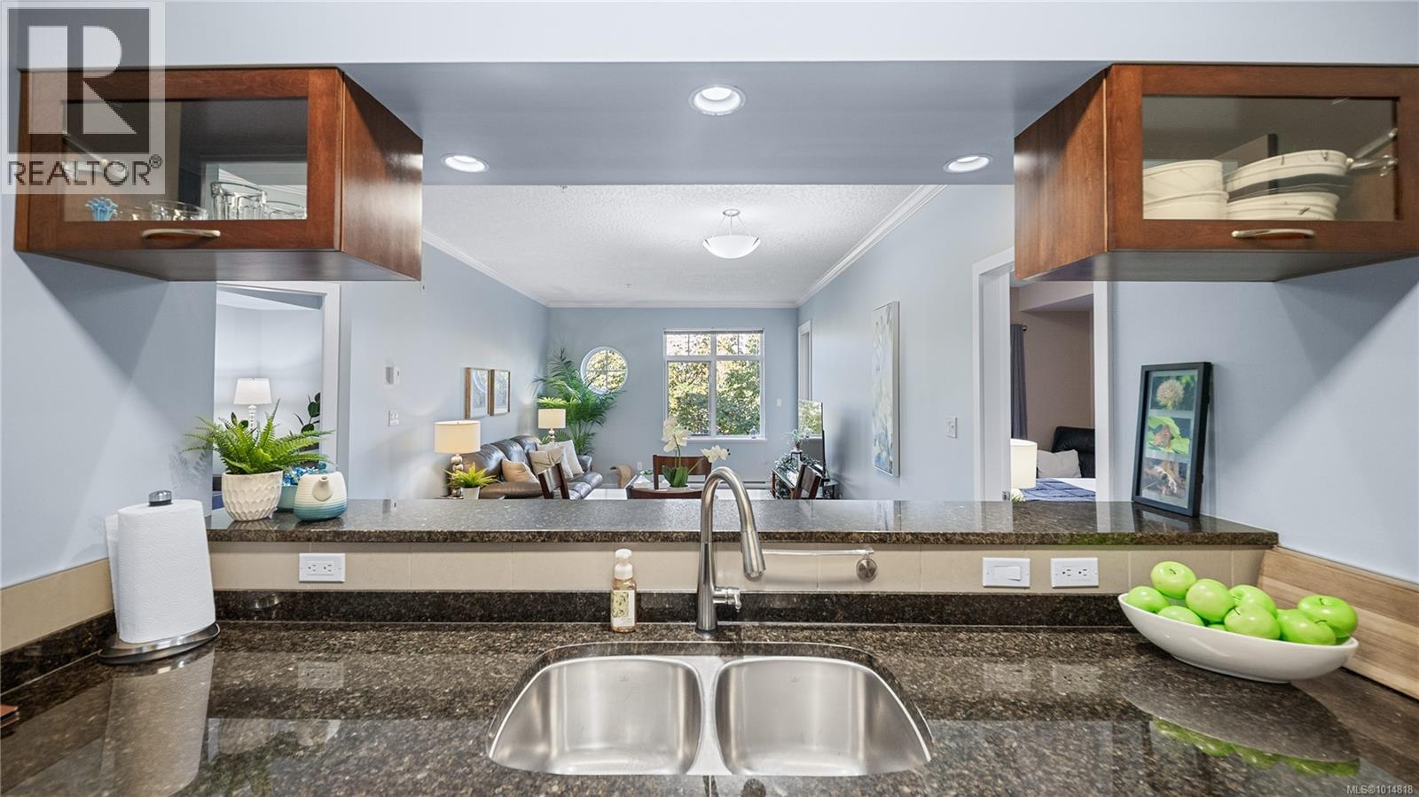 207 7088 West Saanich Rd, Central Saanich