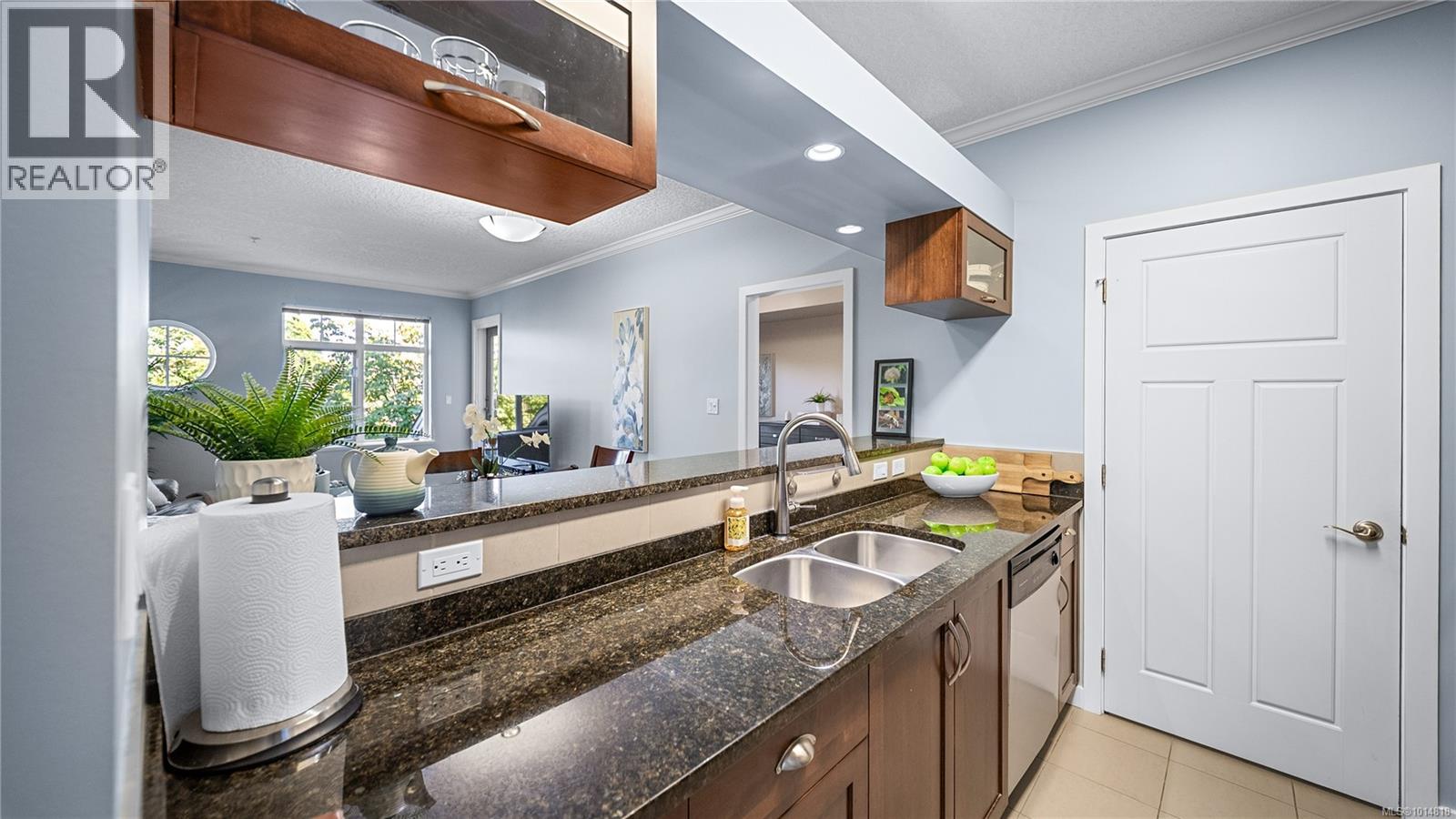 207 7088 West Saanich Rd, Central Saanich