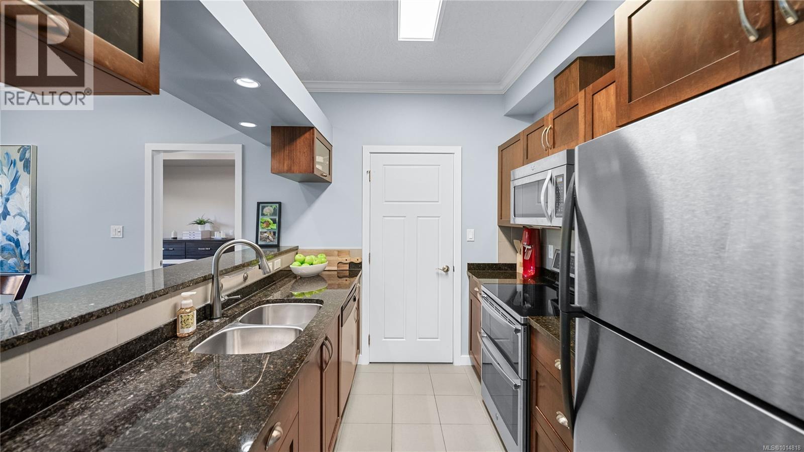 207 7088 West Saanich Rd, Central Saanich