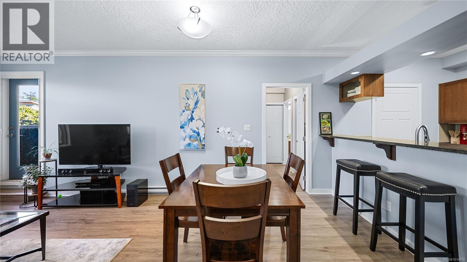 207 7088 West Saanich Rd, Central Saanich