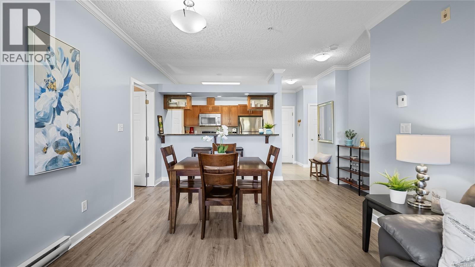 207 7088 West Saanich Rd, Central Saanich