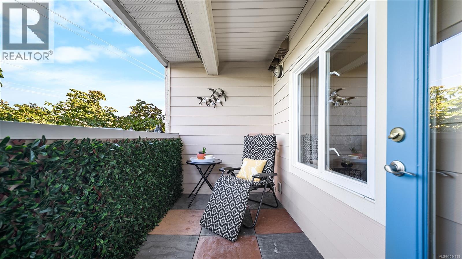 207 7088 West Saanich Rd, Central Saanich